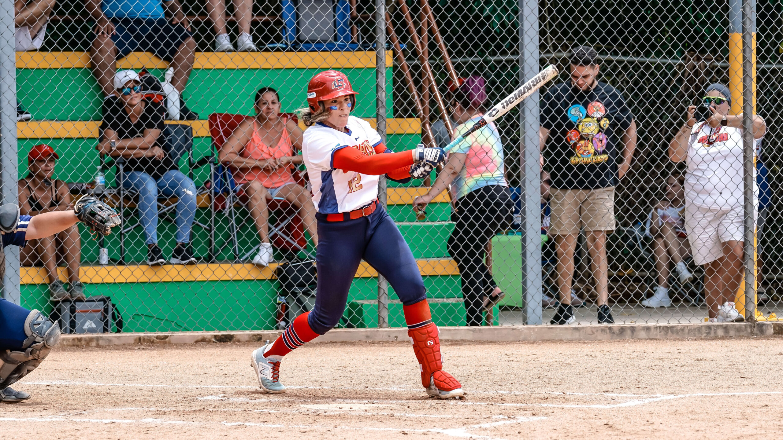 Karla Claudio asume el liderato de bateo en el sóftbol femenino