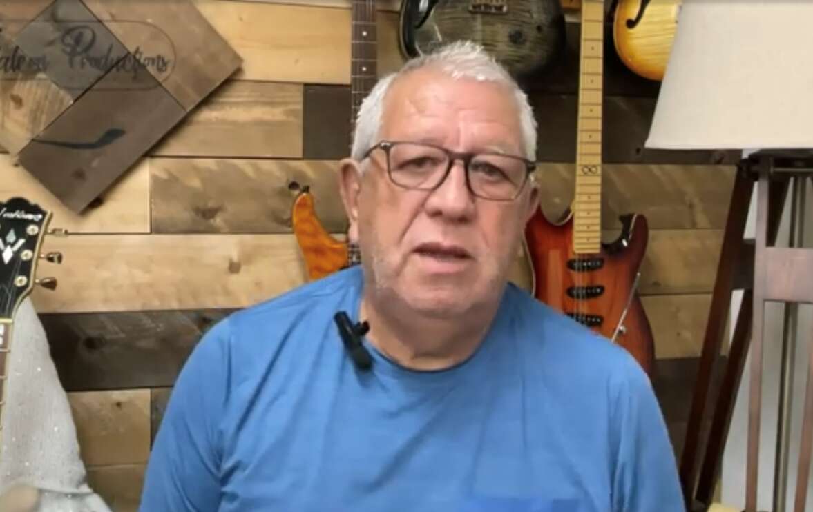 Reaparece Carlos Weber: aún sigue sin vivienda tras sufrir incendio que lo llevó al hospital