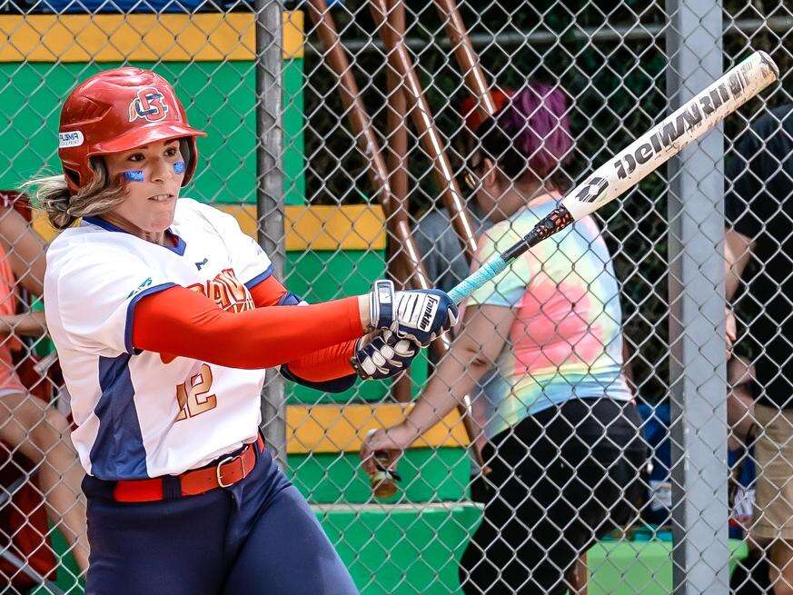 Karla Claudio gana el título de bateo en el sóftbol femenino