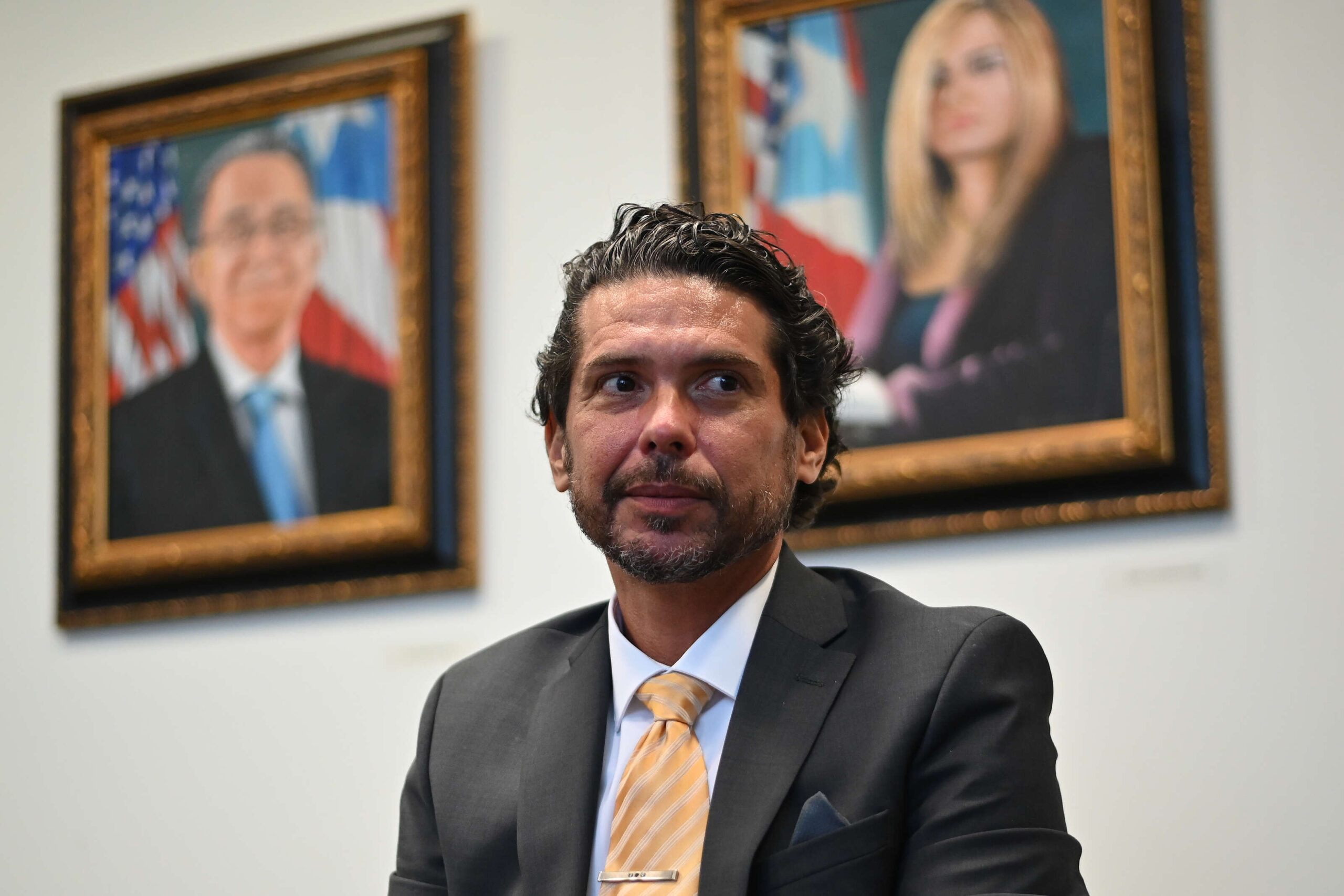 Renuncia presidente de la CEE