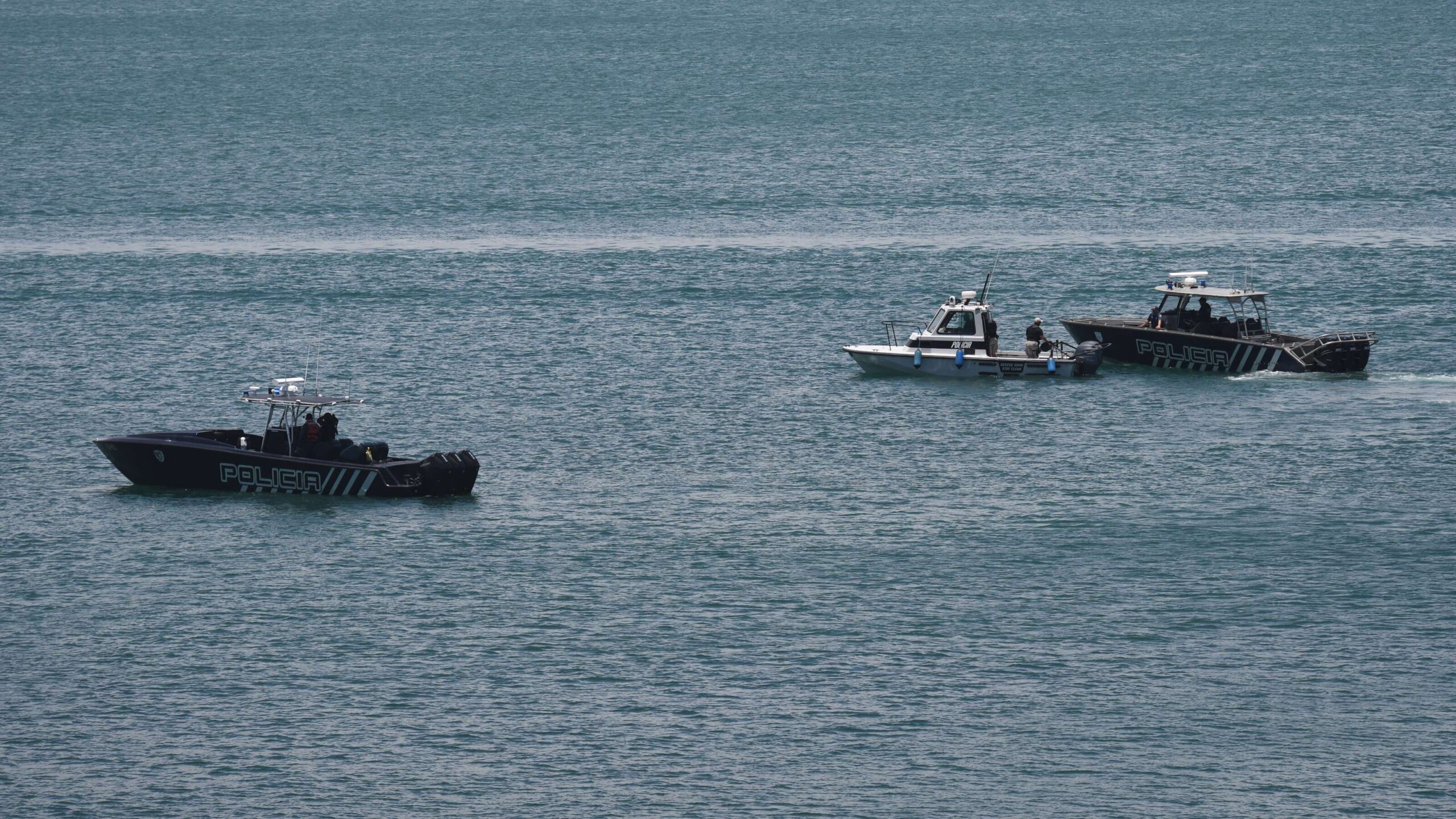 FURA intercepta bote con indocumentados