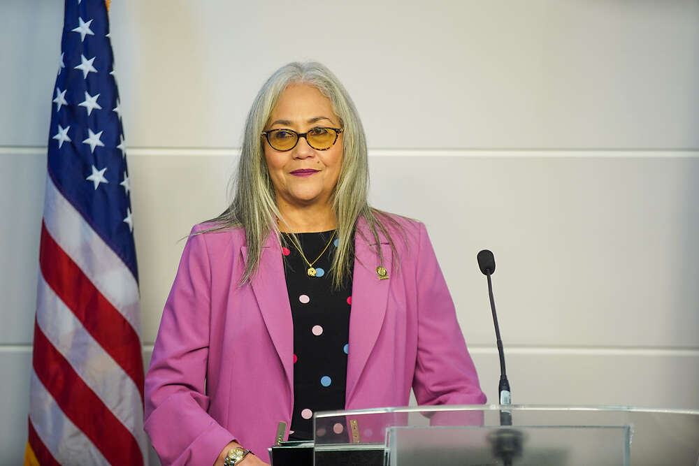 Burgos defiende su proyecto que criminaliza el transformismo