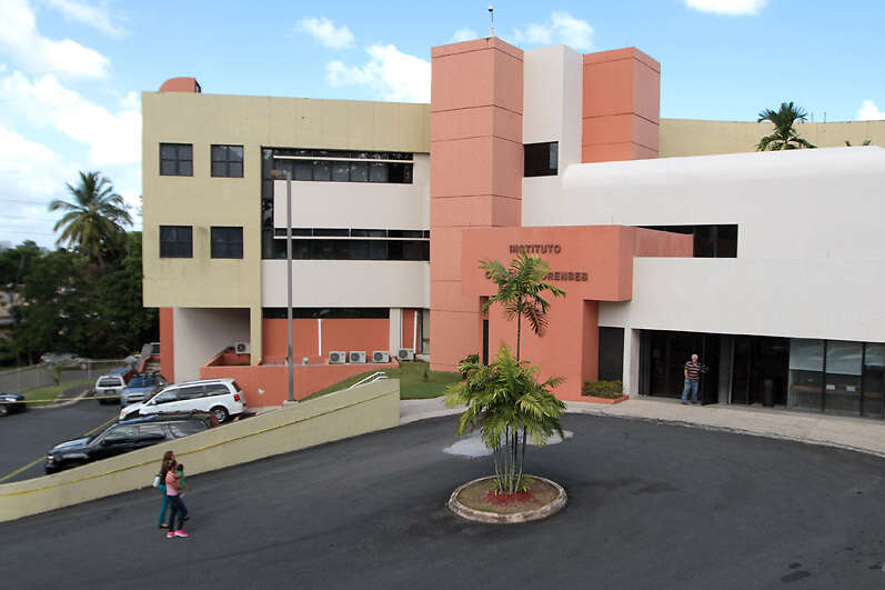 Se acerca un ciudadano al ICF para identificar el cuerpo encontrado en Culebra