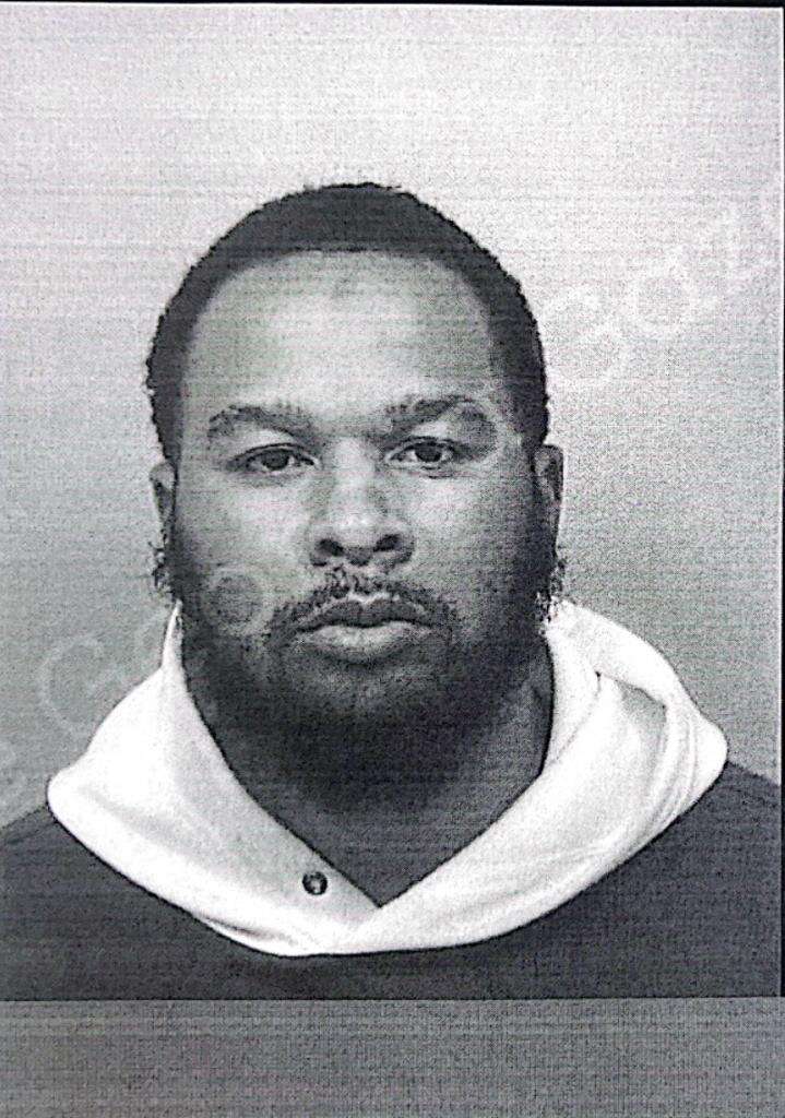 Extraditado hombre que intentó asesinar a su expareja en un hotel de Isla Verde