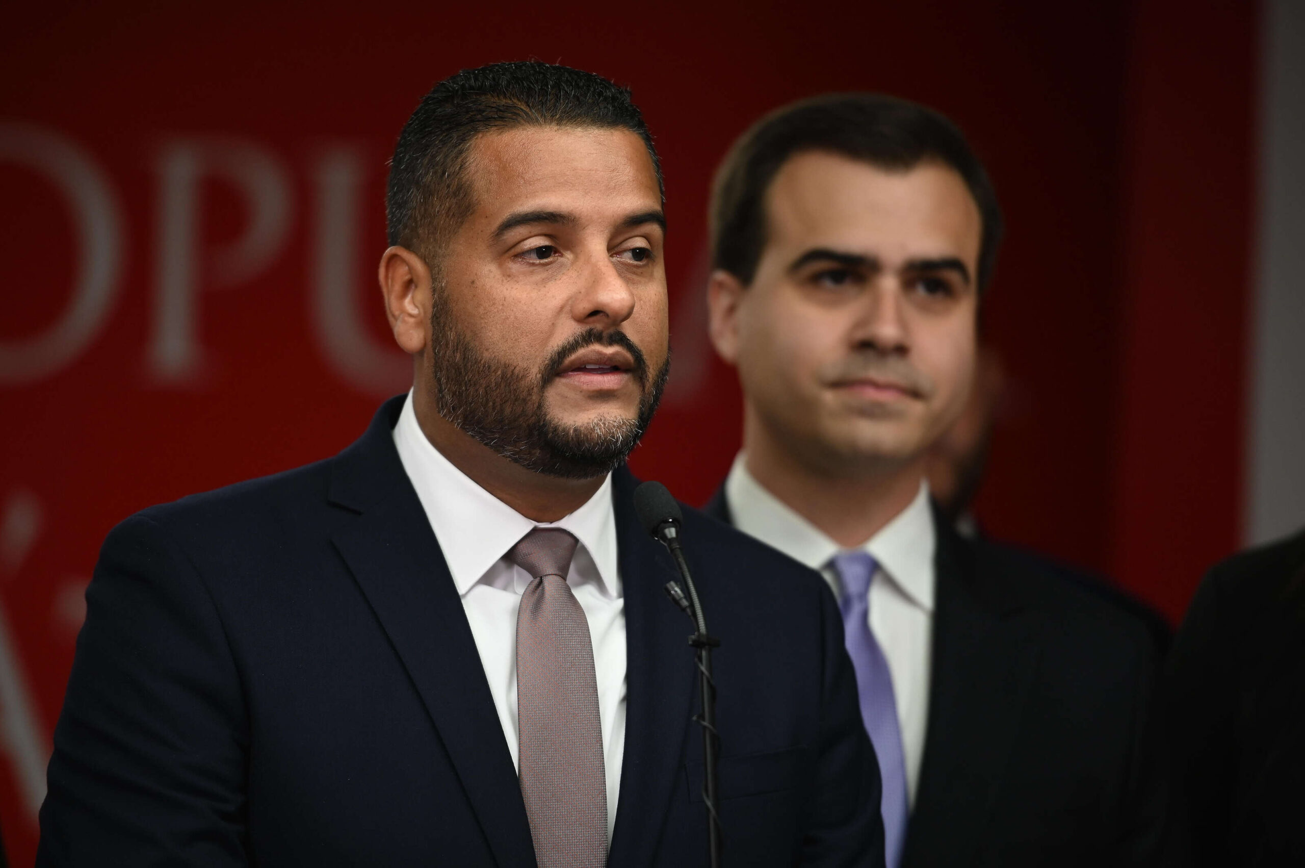 Pablo José Hernández oficializa su candidatura a comisionado residente por el PPD