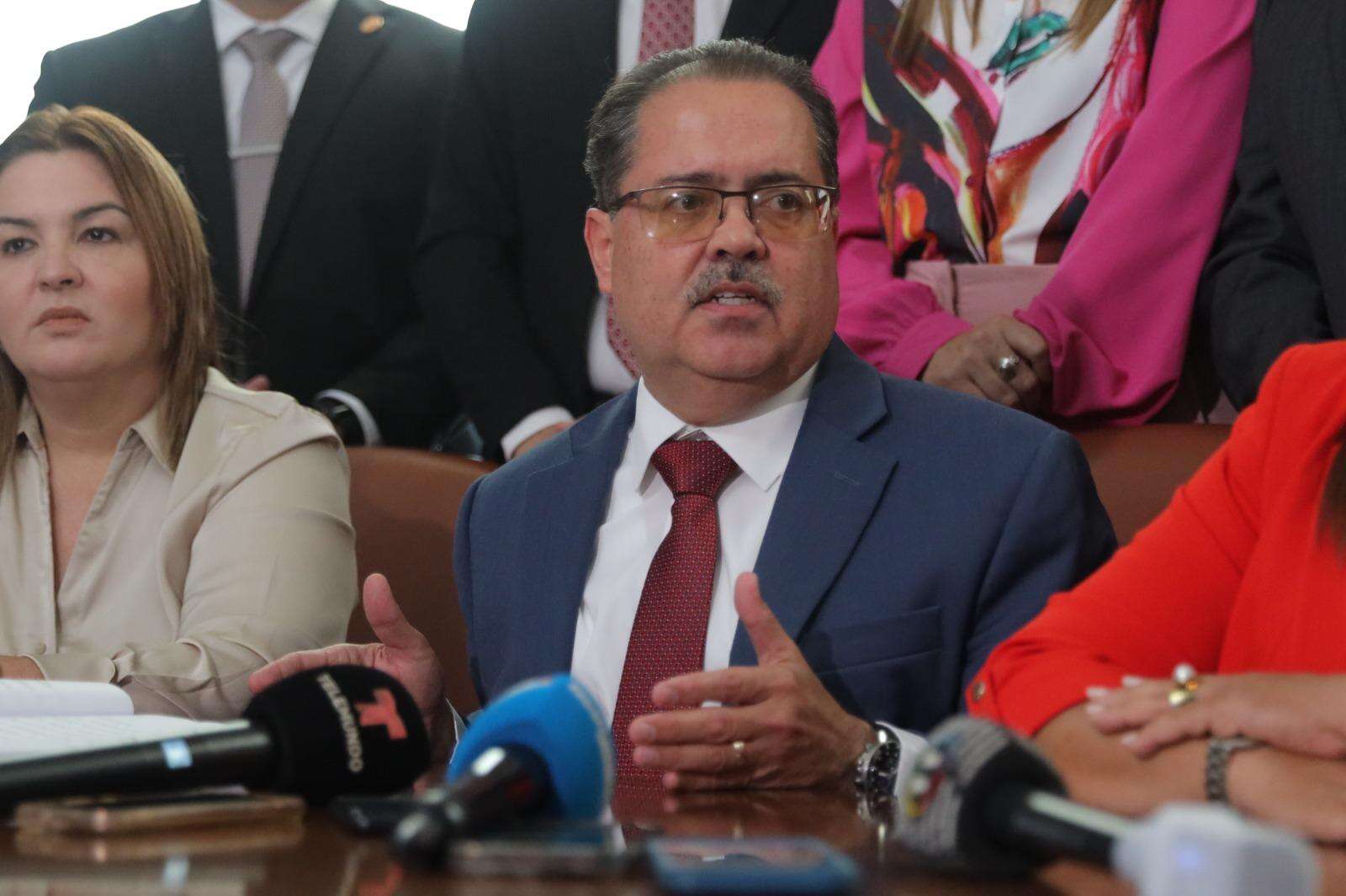 Dalmau Santiago sigue esperando por información solicitada a Ciení Rodríguez y Yanira Raíces