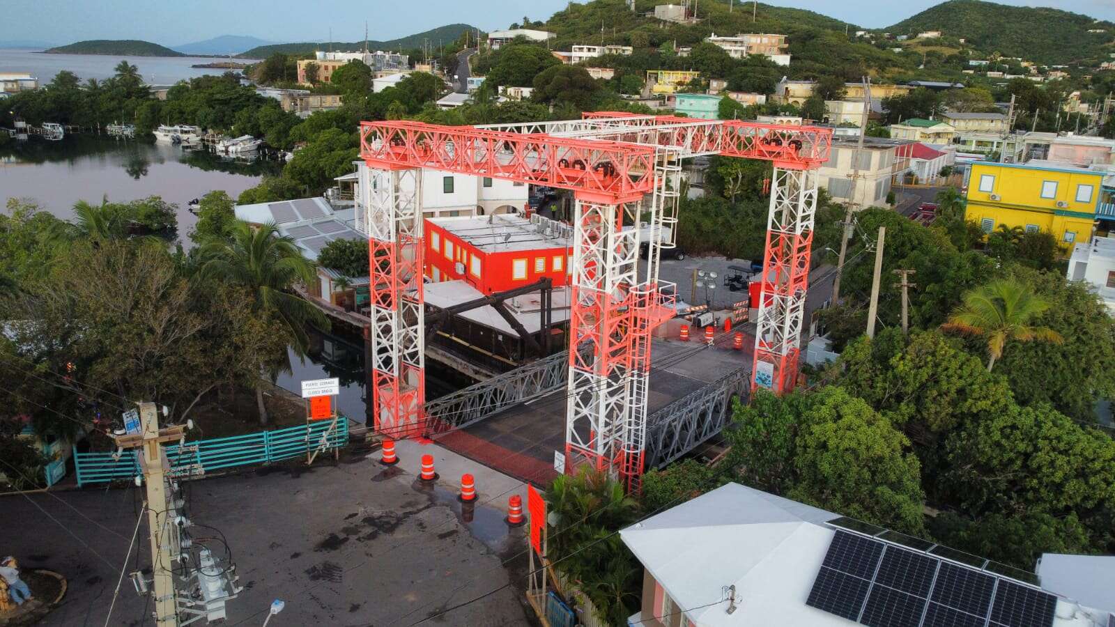 Instalan nuevo puente en Culebra