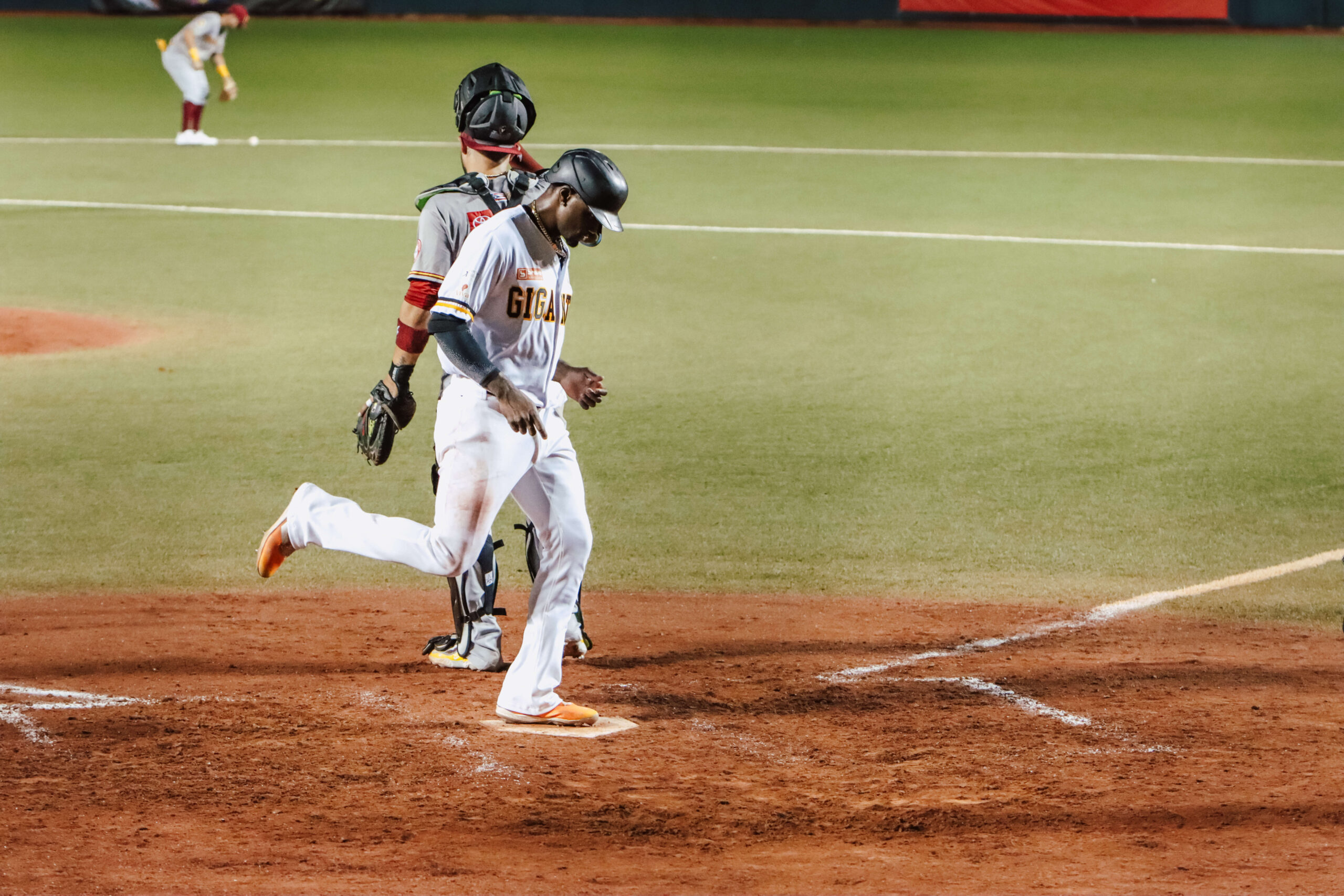 Gigantes y Leones salen victoriosos en la jornada del viernes