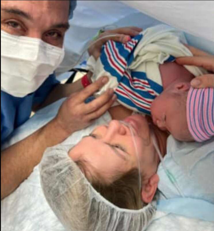 Nace la hija de los reporteros Zugey Lamela y Walter Soto León