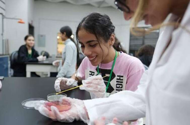 CienciaPR ofrece su programa STEM para niñas de séptimo a noveno