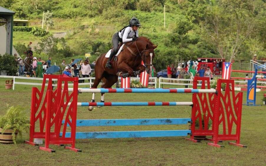 Cristina Padilla domina la altura máxima en concurso de ecuestre