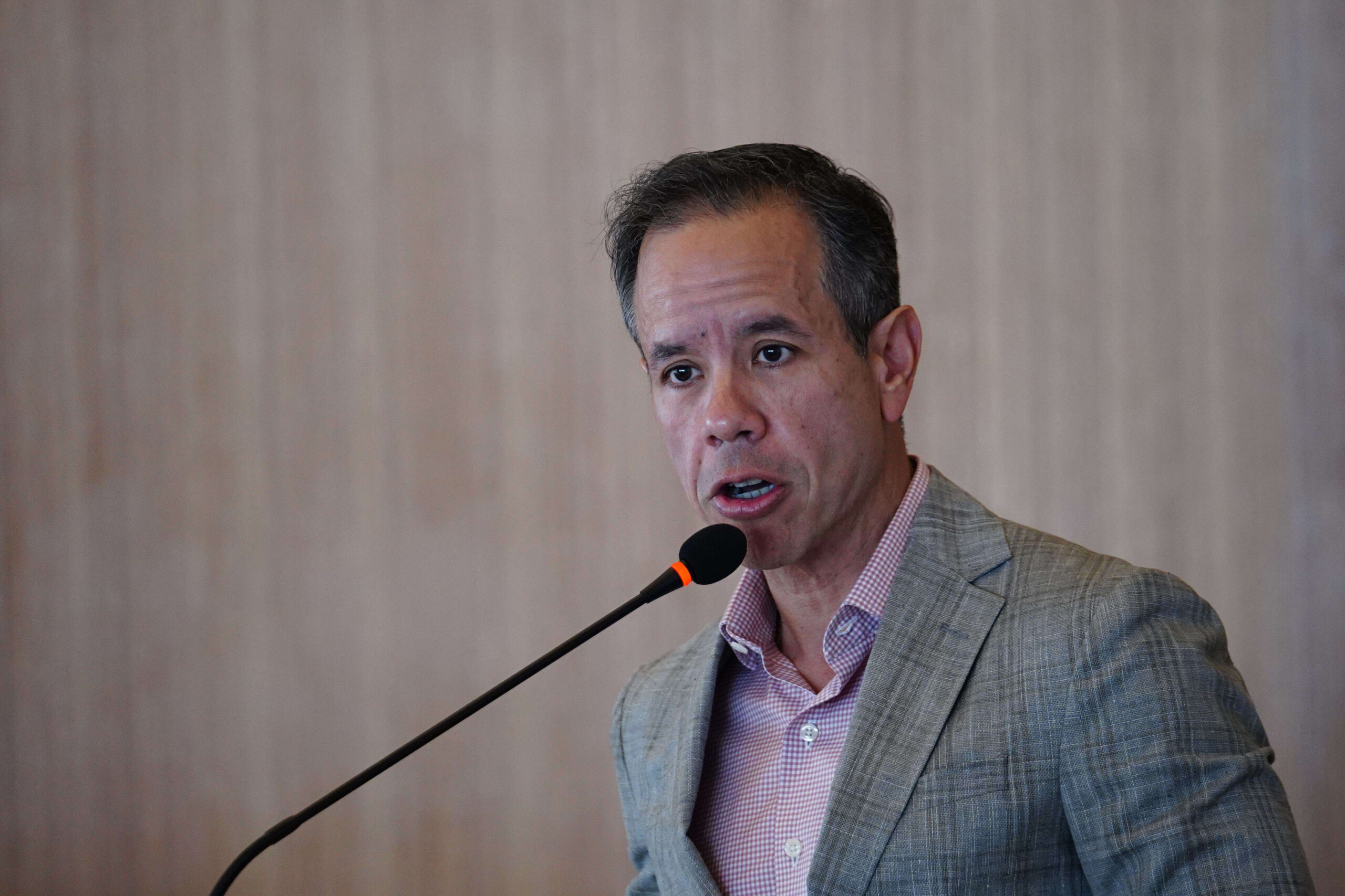 Multa del Contralor Electoral a Miguel Romero por violaciones durante la campaña del 2020