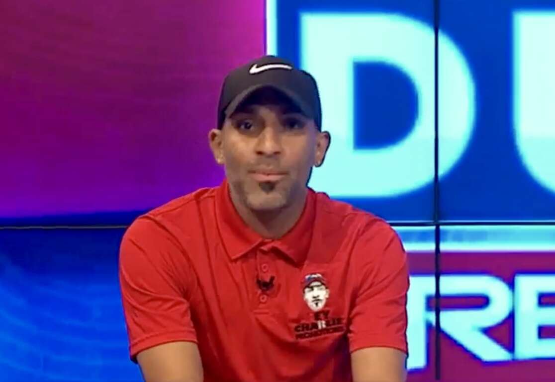 El Rey Charlie pide disculpas a la policía; pero no se zafa de la ...