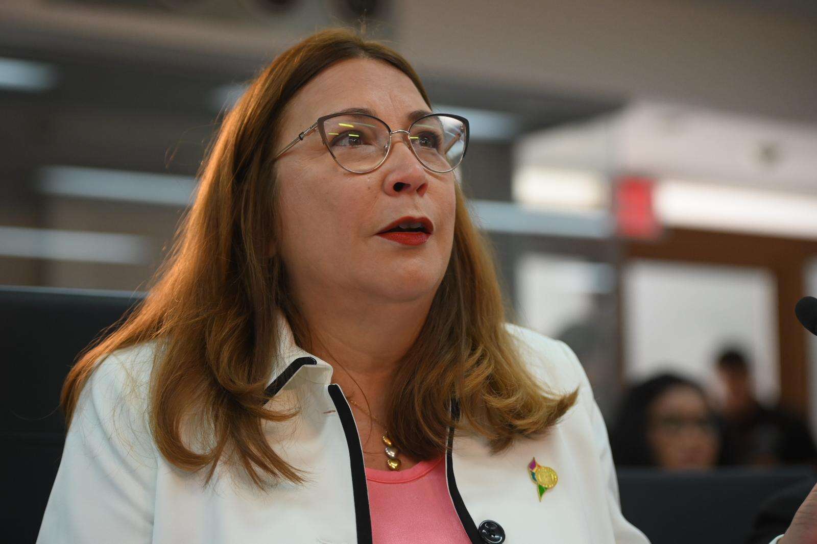 Supervisores del Departamento de la Familia cobran menos que los supervisados
