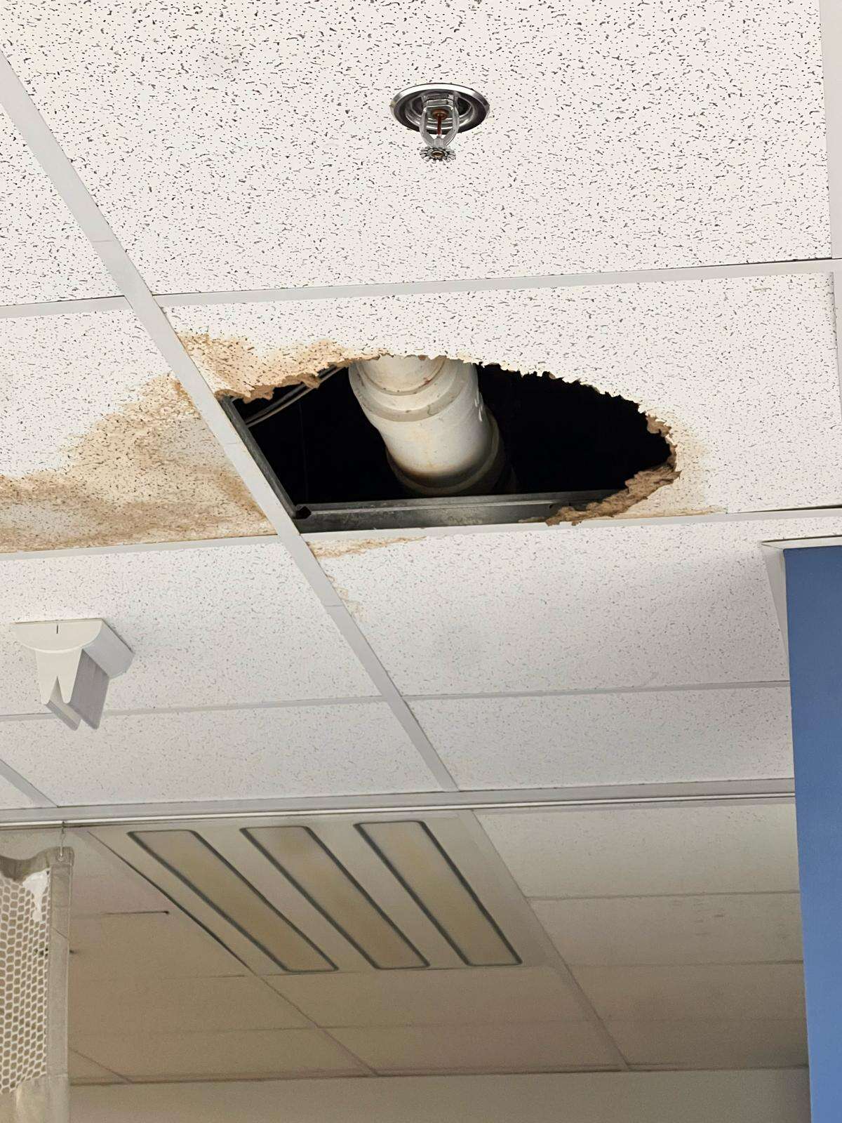 Denuncian caos y pobre servicio en el Hospital Menonita de Caguas