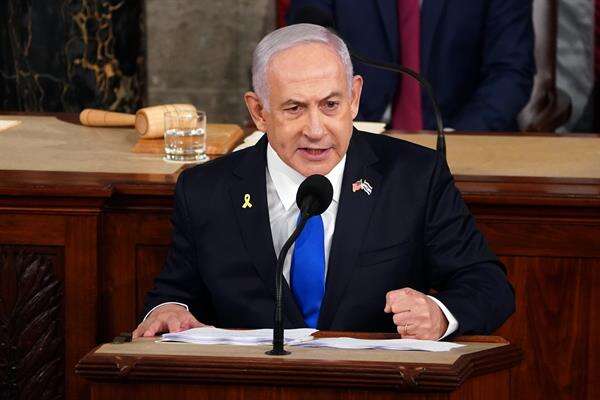 Netanyahu clama por la unidad con Estados Unidos y acusa a quienes le critican de ser tonto idiotas