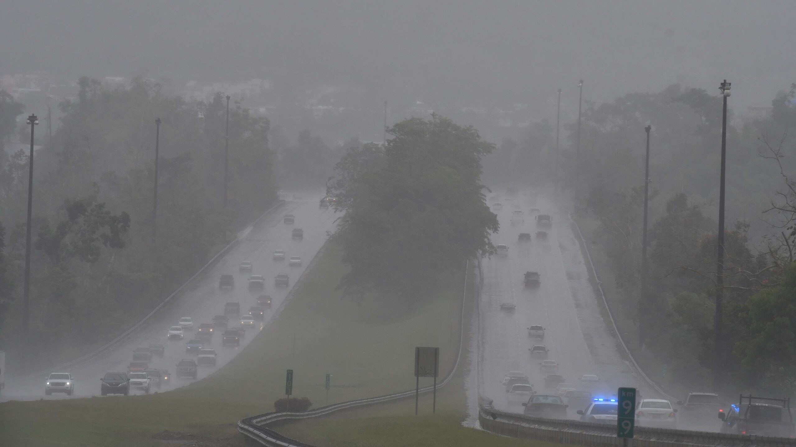 Inicia otro día nublado y con lluvia