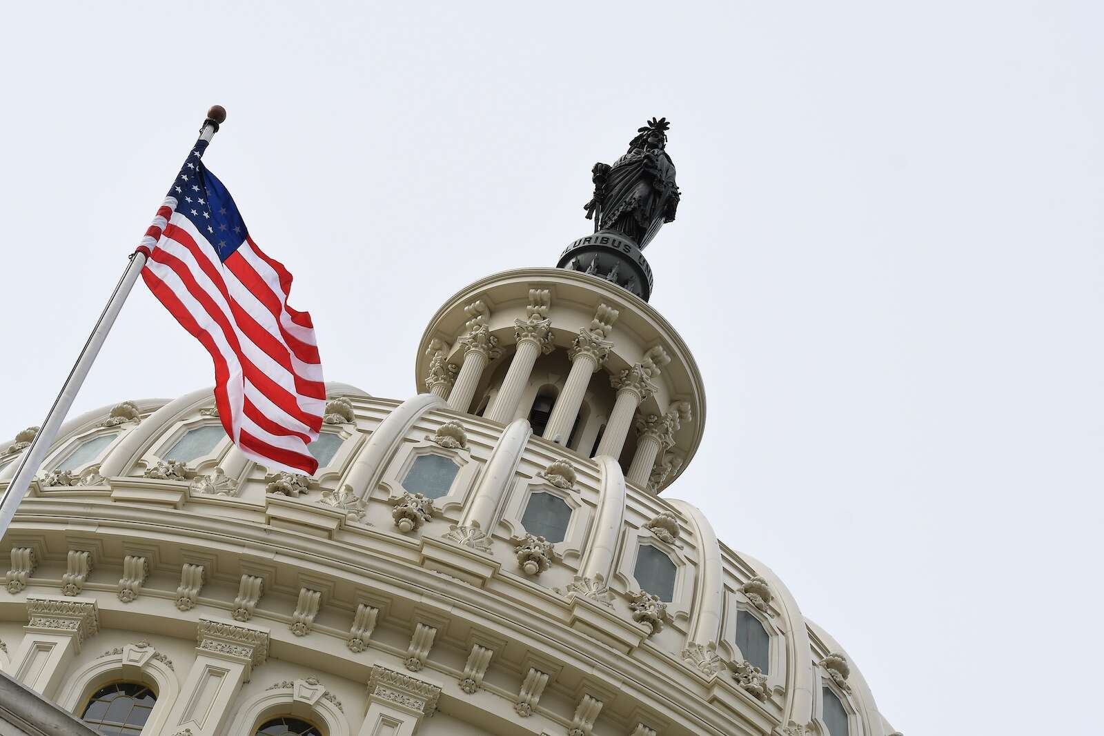 Gobernador crea comisión para conmemorar los 250 años de Estados Unidos