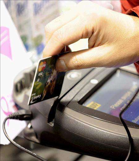 Ingreso personal aumentó en el año fiscal 2023… y la deuda también