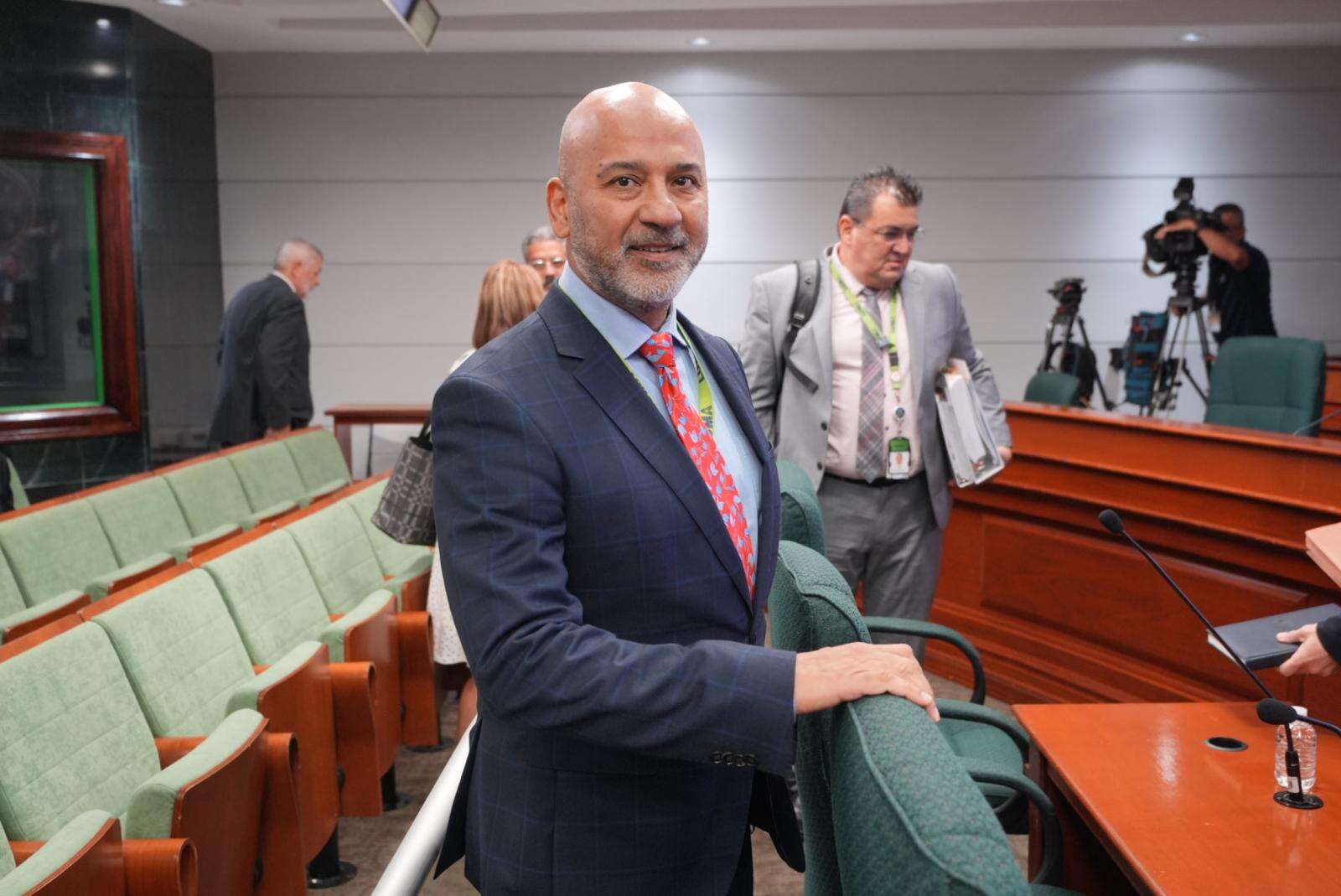 “Lo que hay hoy en día, definitivamente, no es un servicio de excelencia”, dice Juan Saca