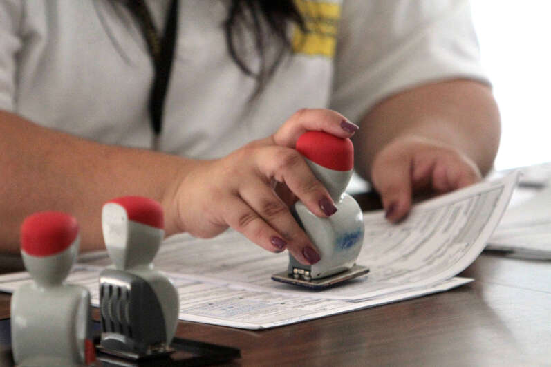 Acusan a contadora por presentar cientos de planillas con información falsa