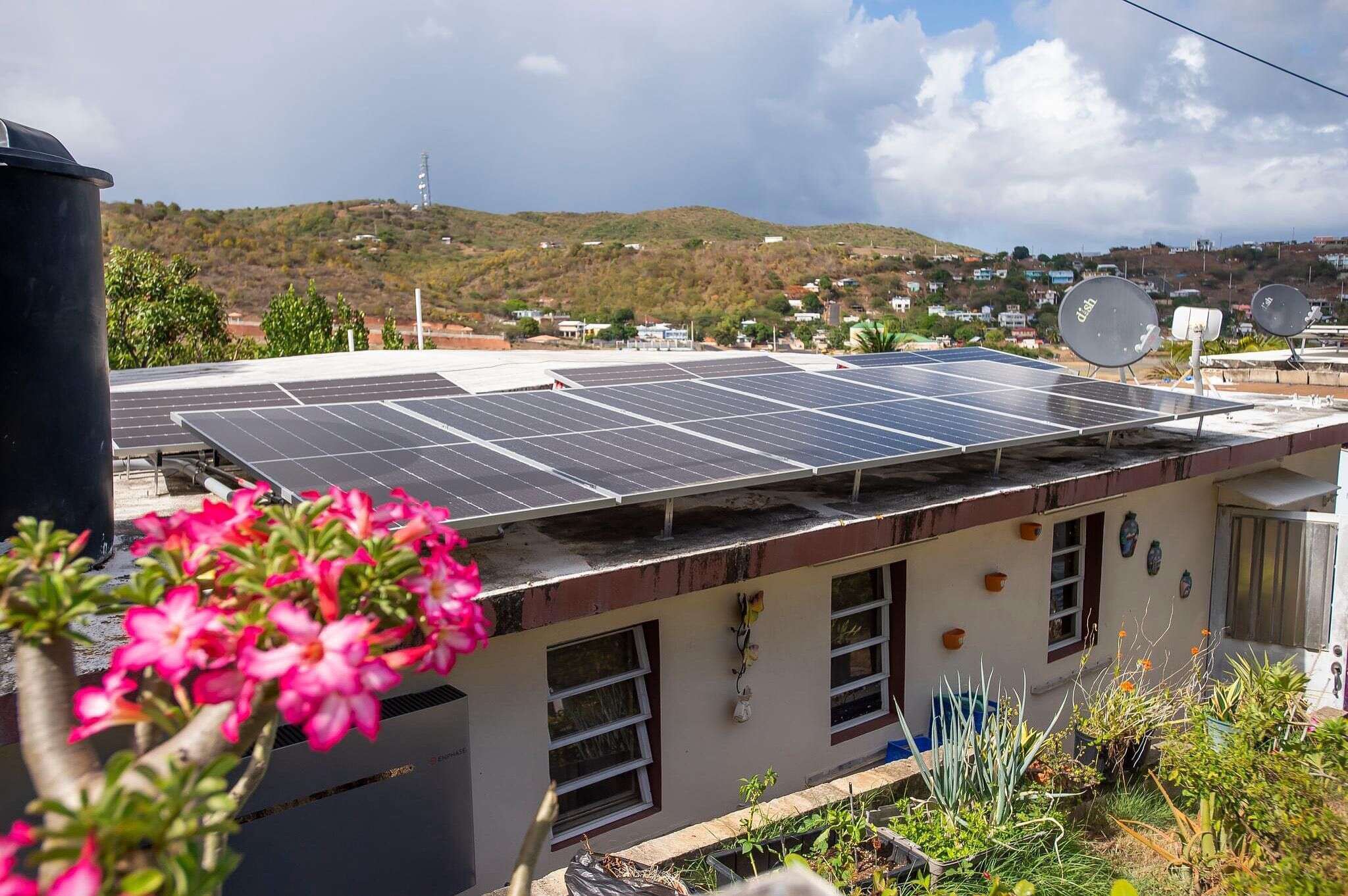 Anuncian instalación de 150 sistemas solares en residencias en Culebra