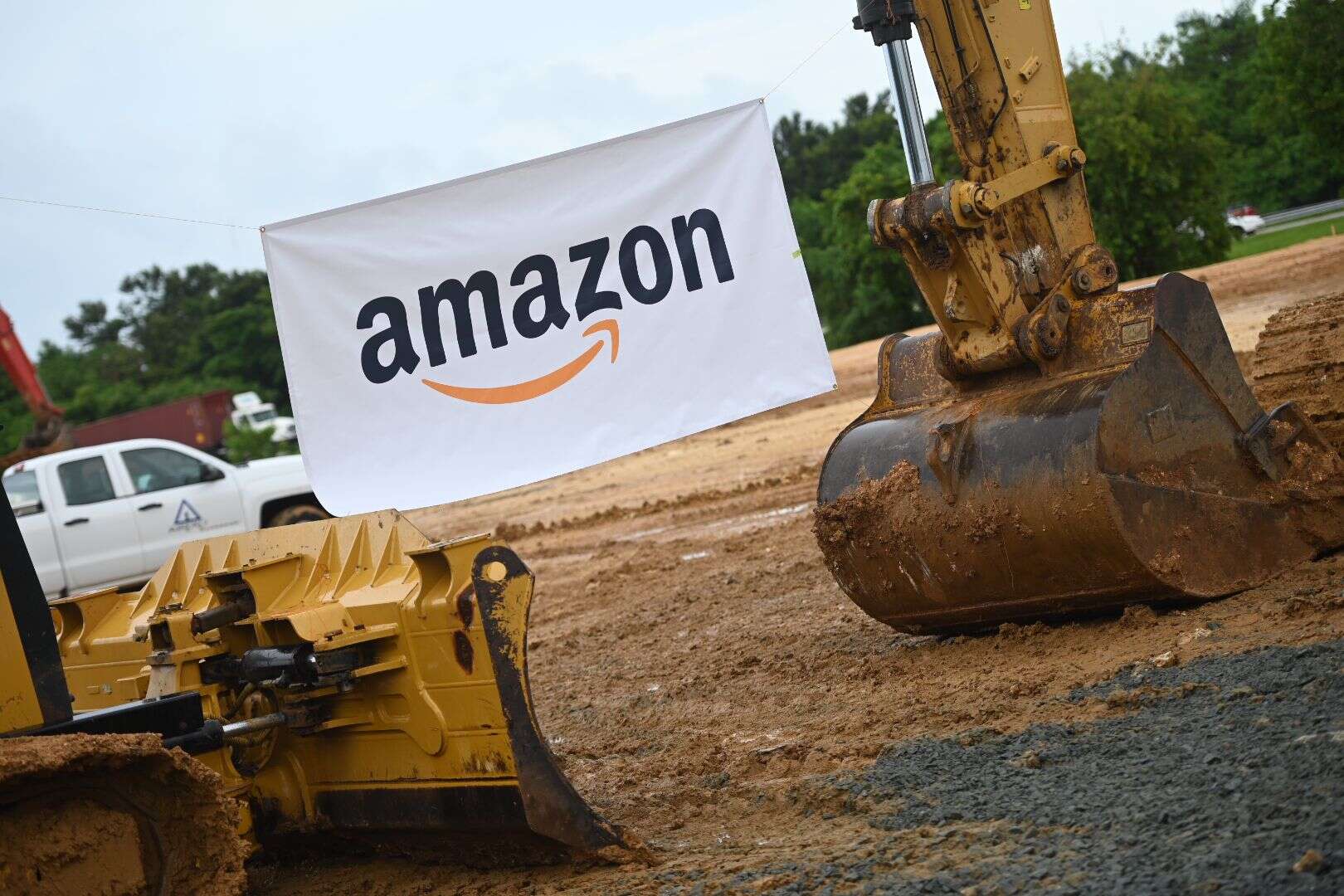 Gobierno anuncia inicio de construcción de centro de entregas de Amazon en Dorado