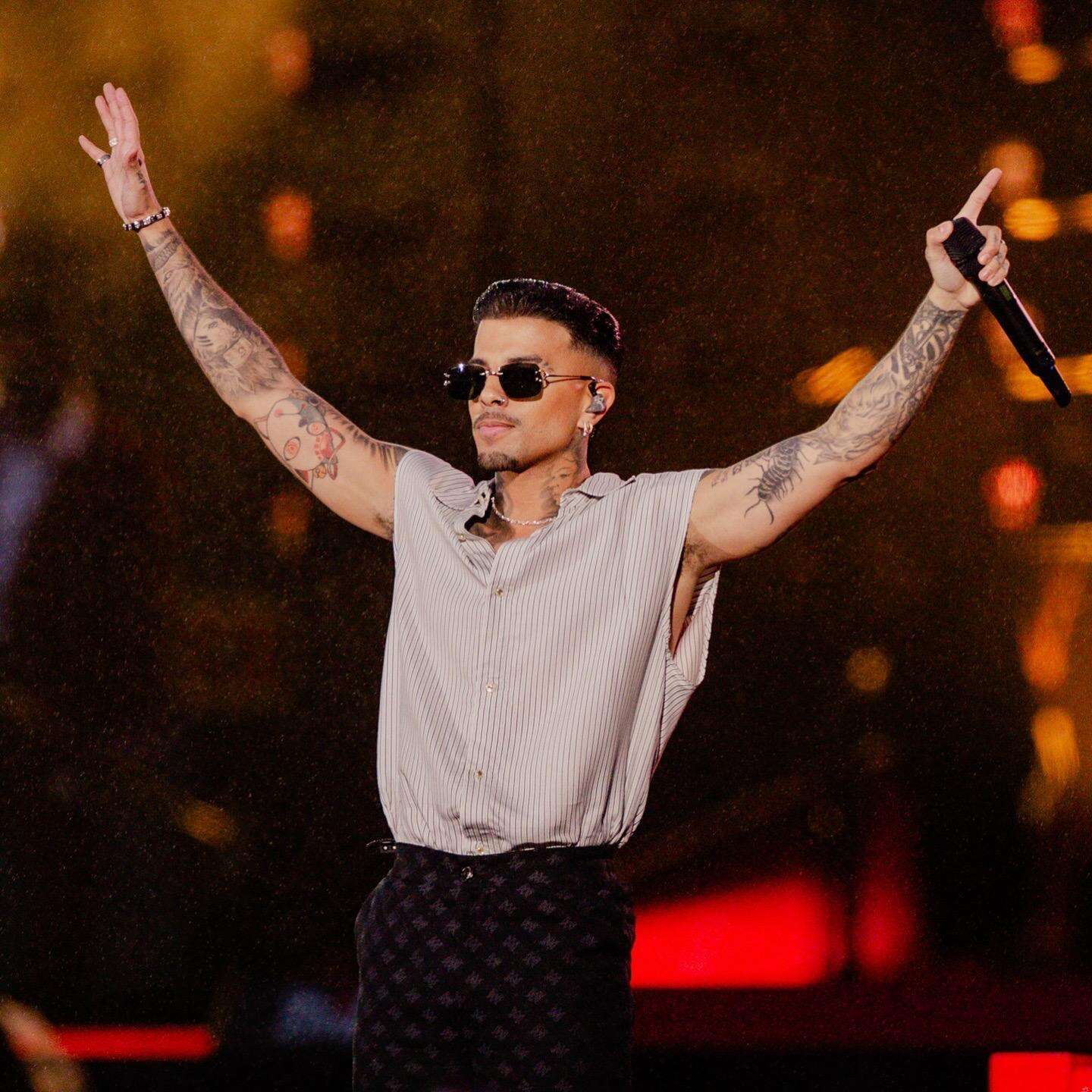 Rauw Alejandro insta a salir votar «a favor del cambio»