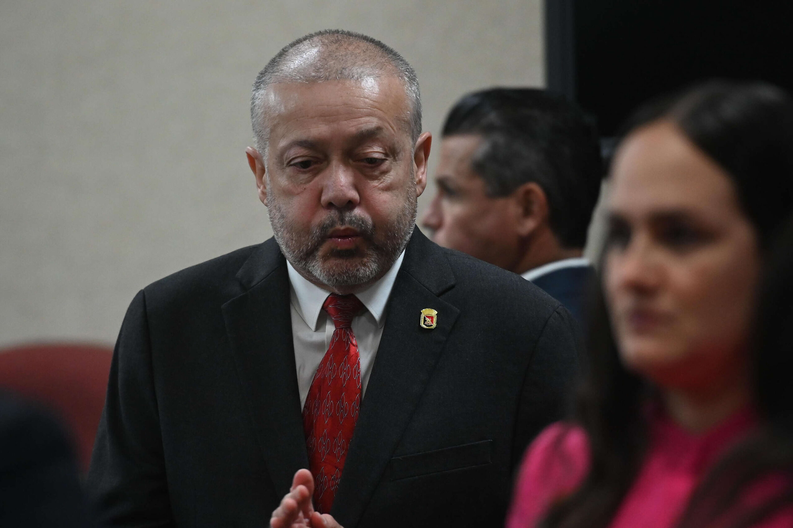 Tribunal ordena a Irizarry Pabón devolver salarios y beneficios