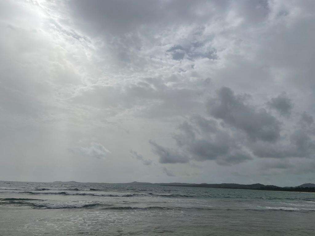 Onda tropical traerá más lluvia hoy