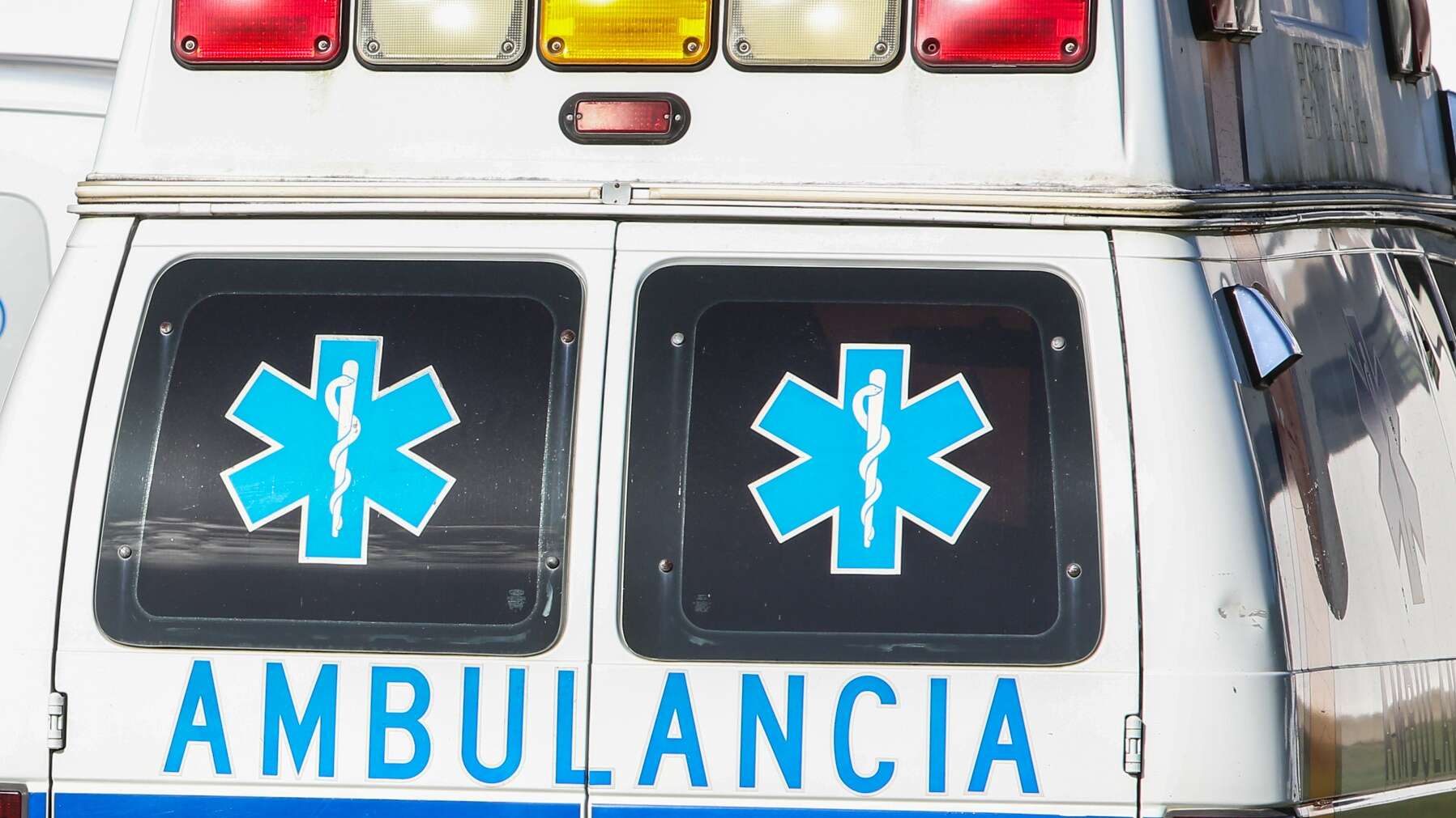 Bebé sufre fractura craneal al caer de segundo piso