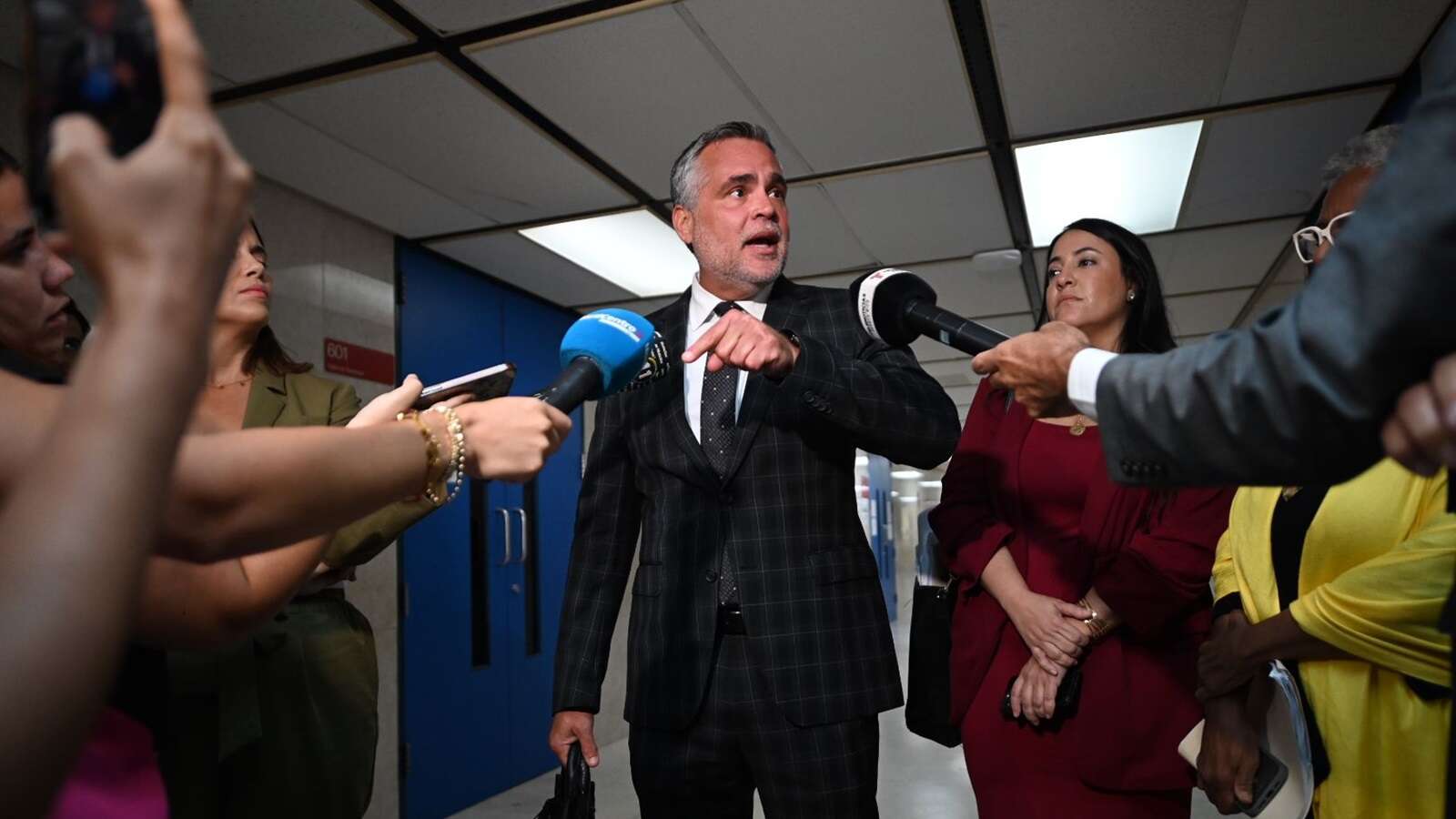 Juez pregunta, y no recibe respuesta, sobre cómo afecta la elección si hay más días para inscripción