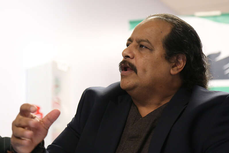 Inconforme Vargas Vidot tras reunión a puerta cerrada con Domingo Emanuelli