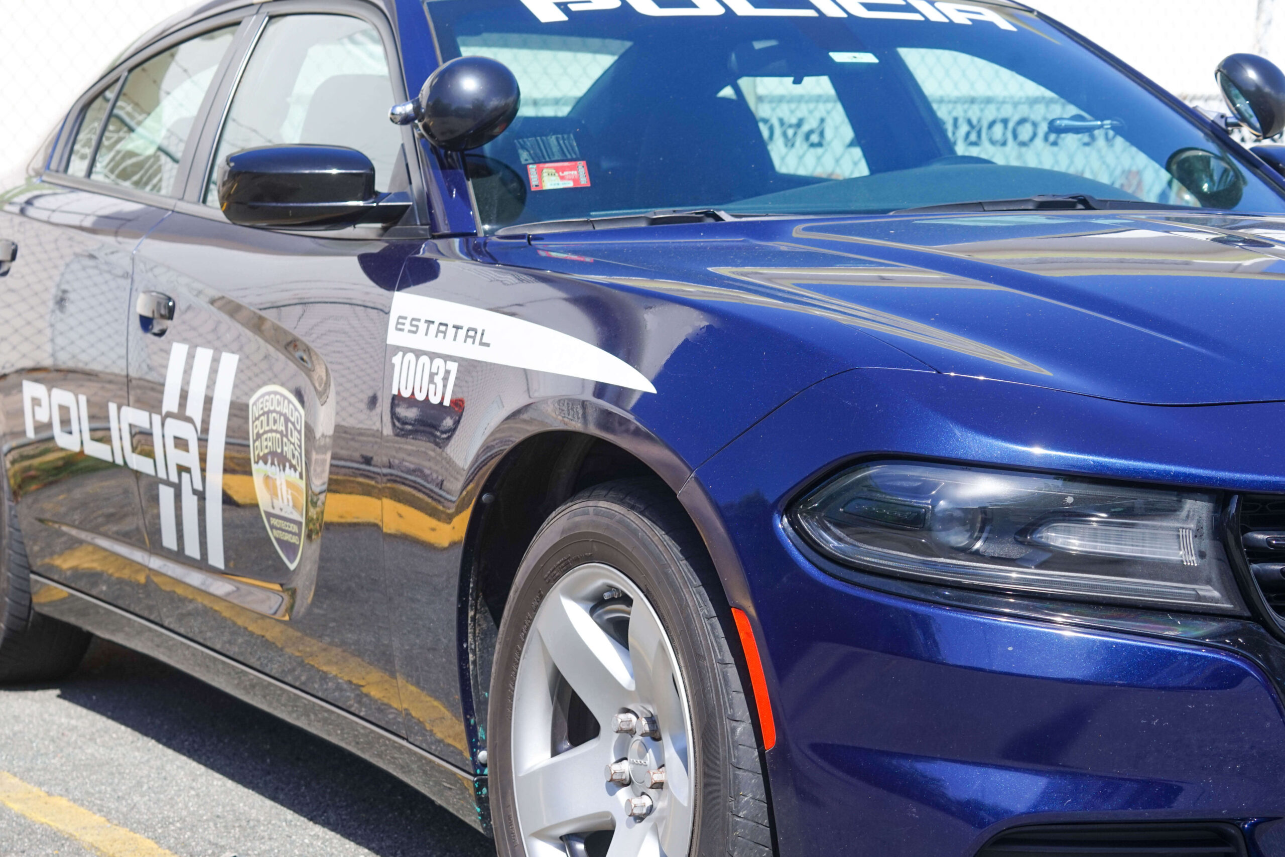 Fallece hombre al chocar camión y caer por un barranco