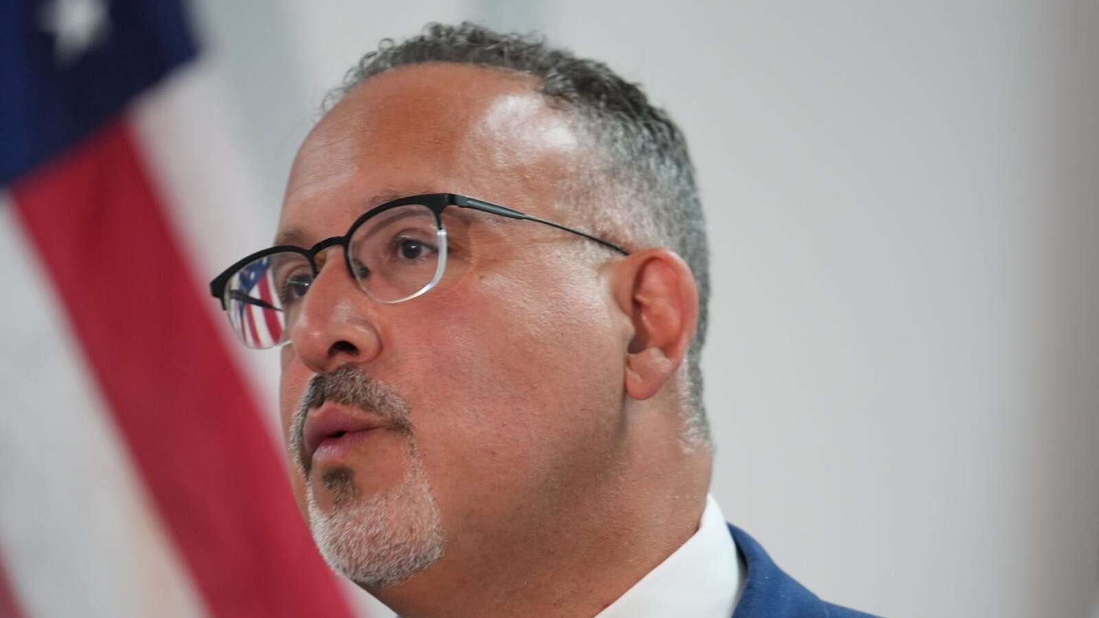 Piden al secretario de Educación federal que actúe mientras la falta de energía afecta las clases