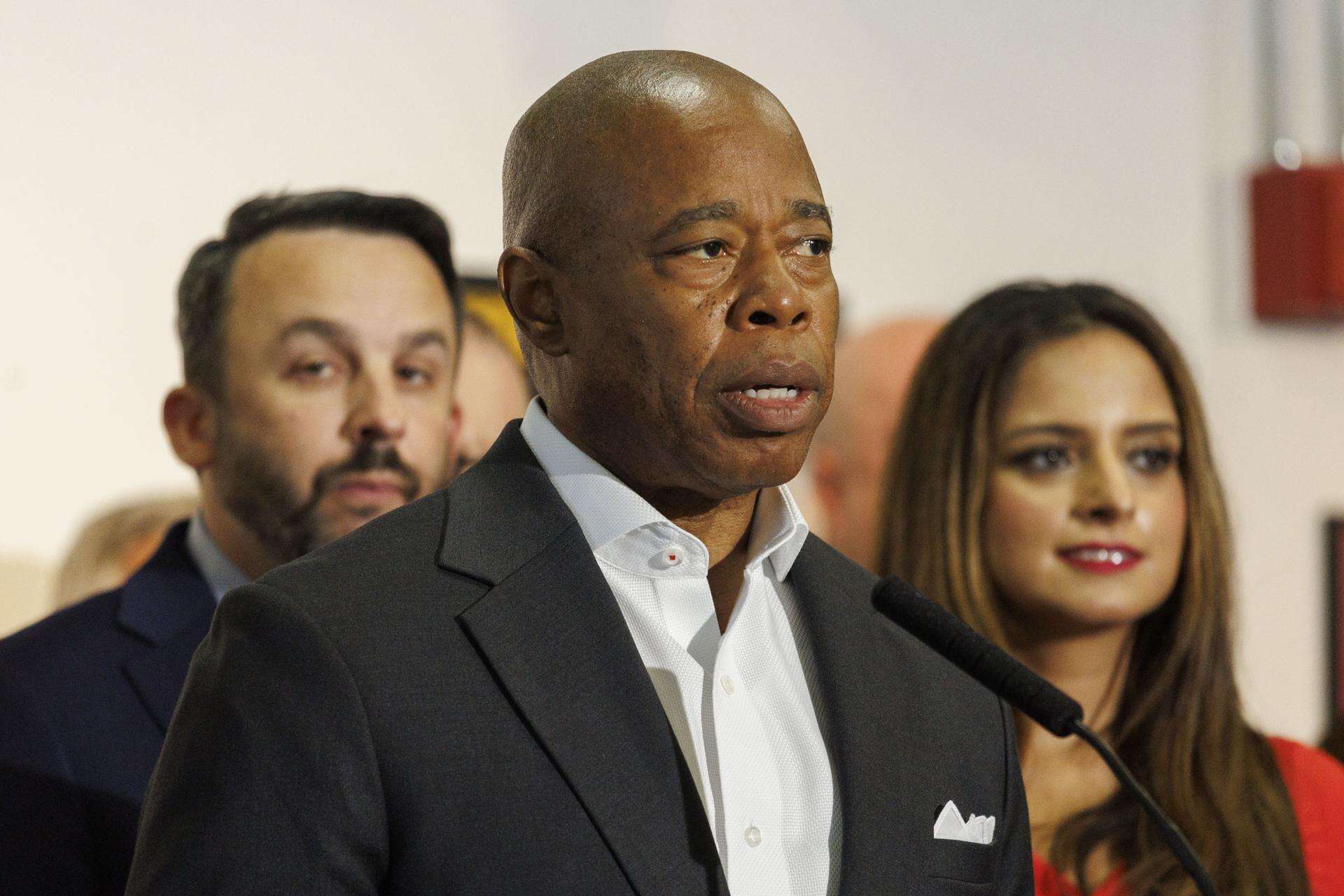 Nueva York incauta media tonelada de «vapes» de tabaco ilegales