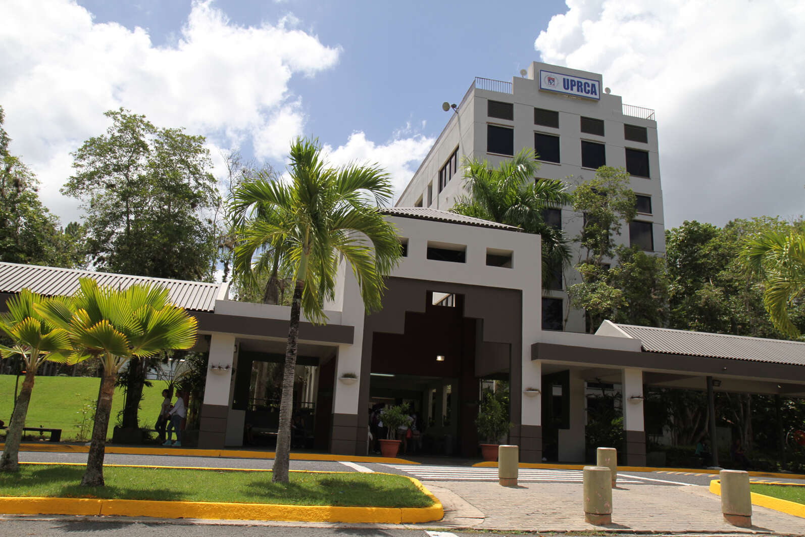 Universidad de Puerto Rico en Carolina realiza casa abierta nocturna