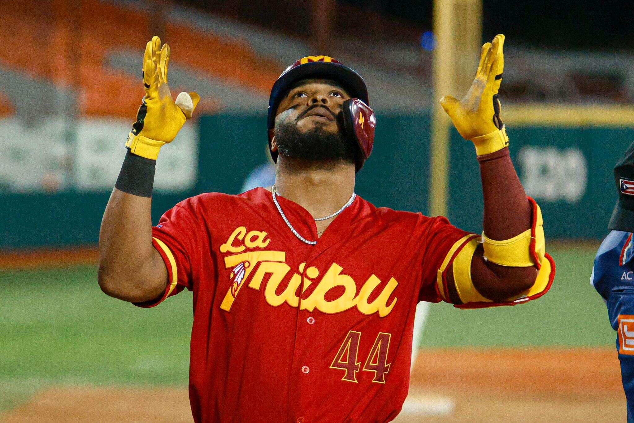 Jonrón de Edwin Díaz le da la victoria a los Leones sobre los Indios