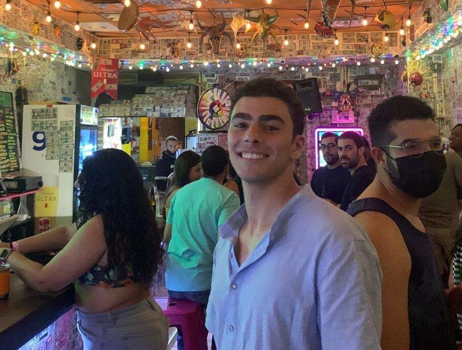 El sospechoso de matar a CEO es acusado de delitos de armas y falsificación