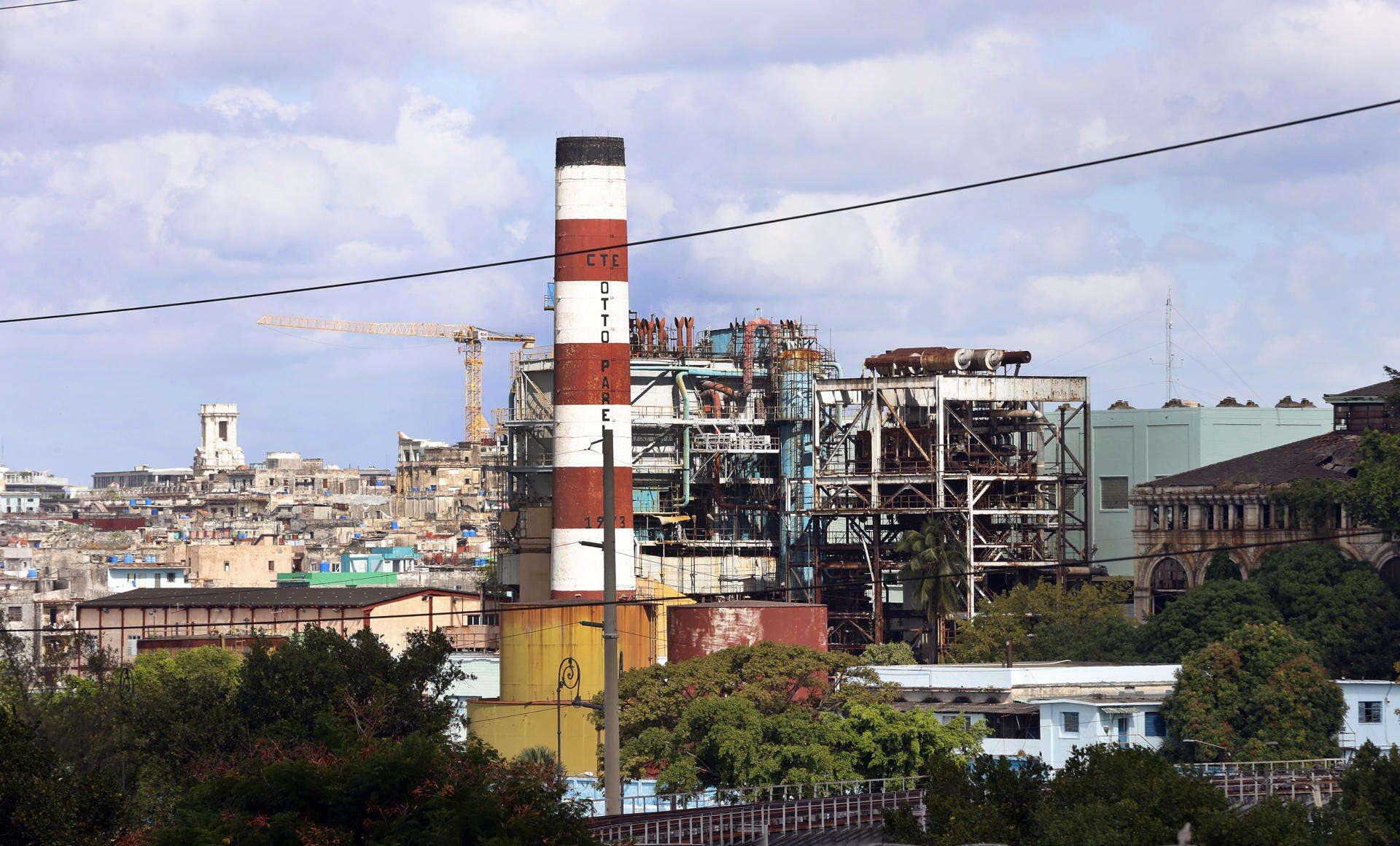 Millones de cubanos permanecen sin corriente en el tercer apagón nacional en dos meses