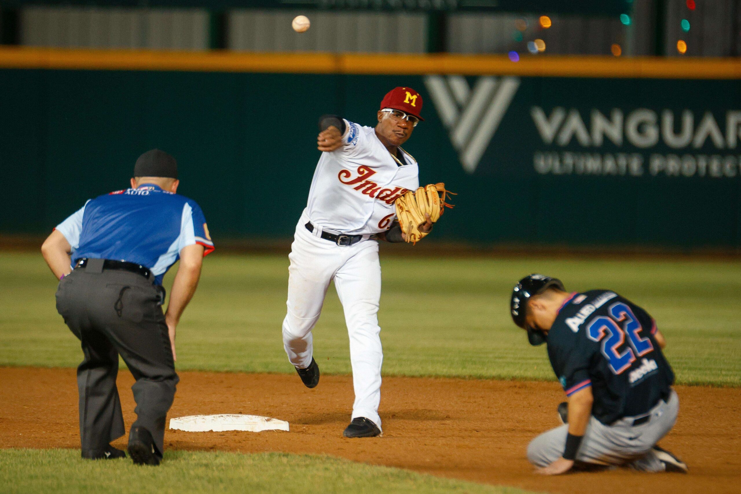 Senadores evitan la barrida y se mantienen con vida en la final del béisbol invernal