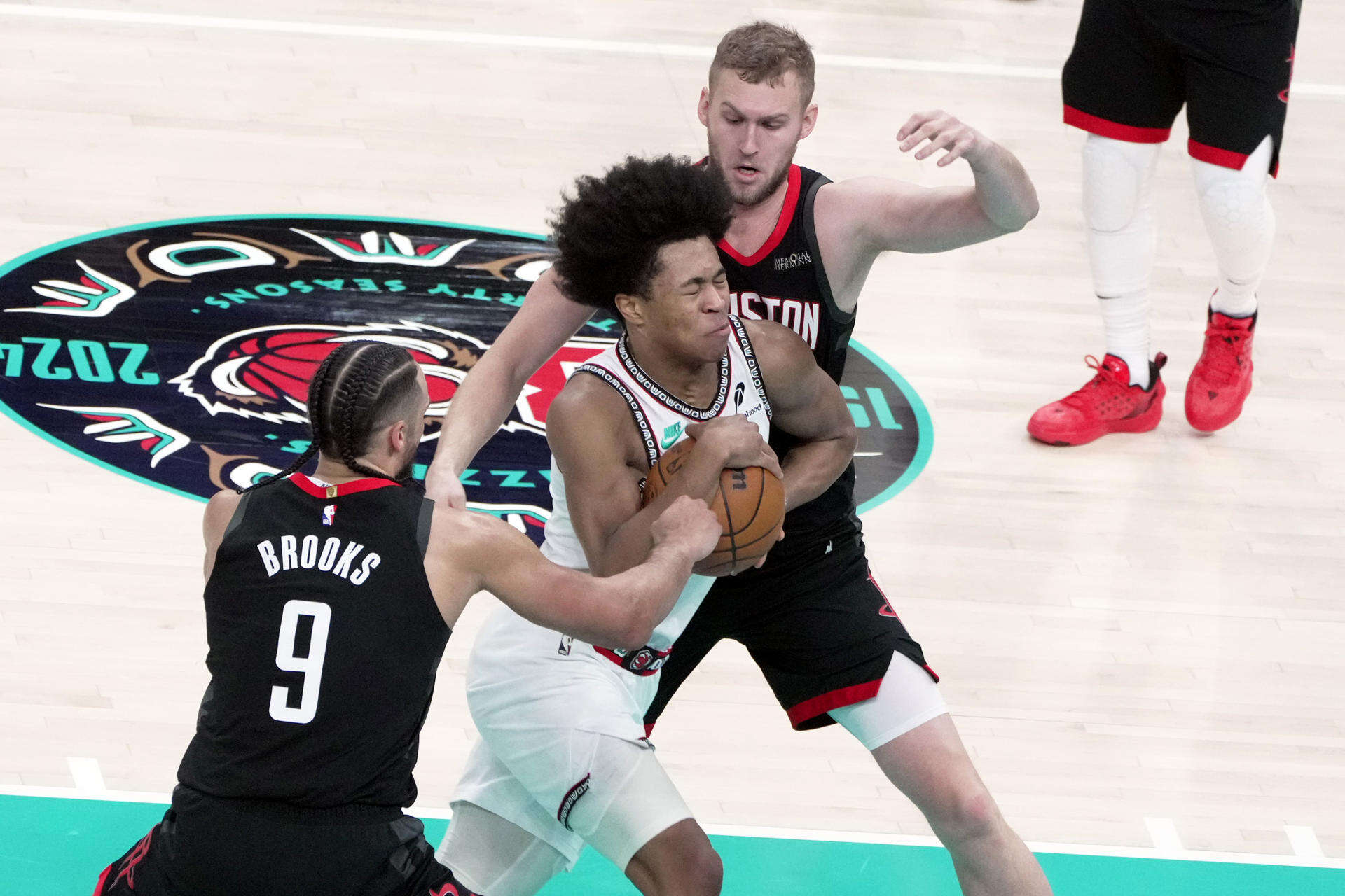 Grizzlies superan a los Rockets por el mínimo