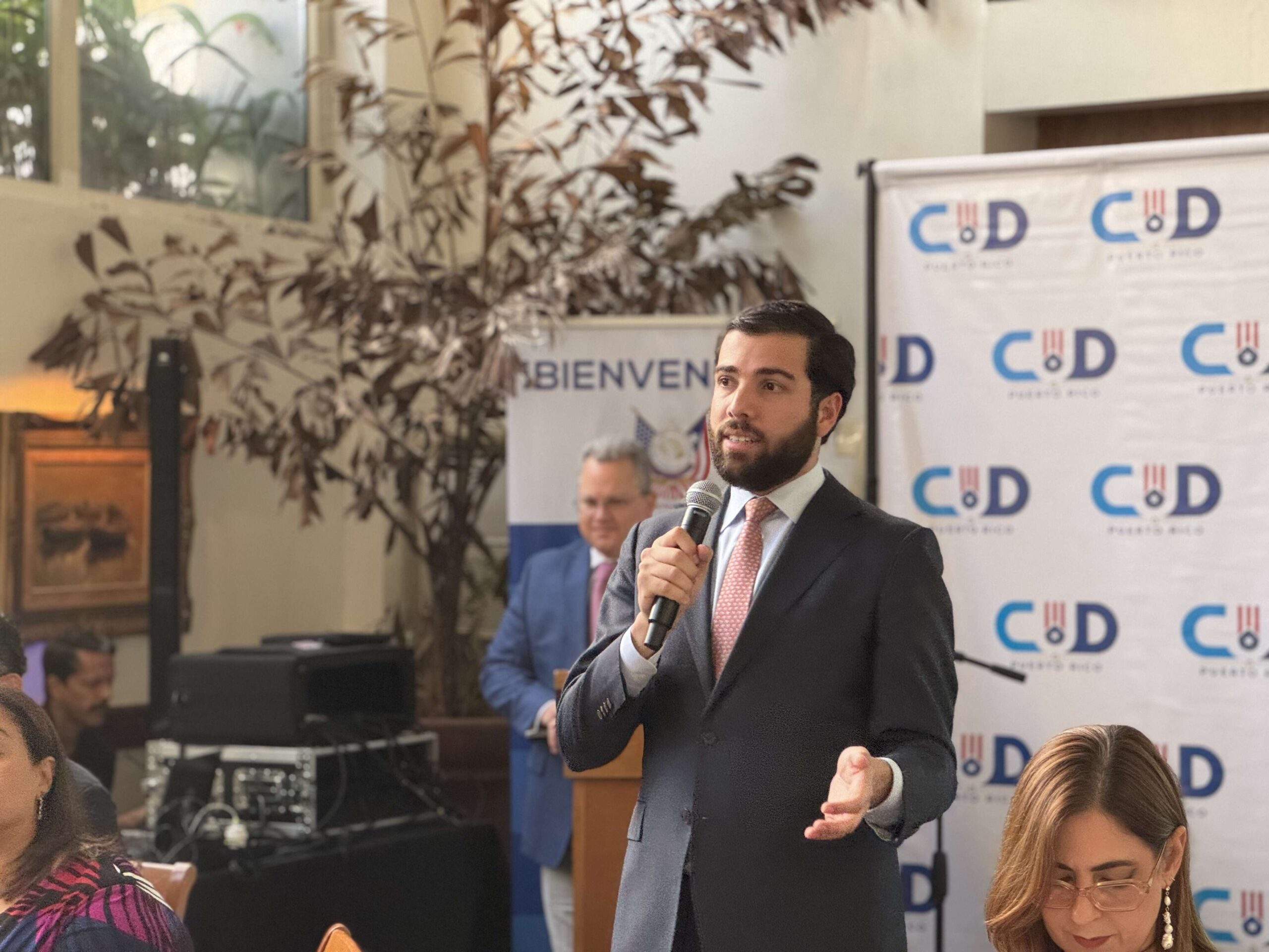 Secretario del DDEC insiste que la prioridad es reformar el sistema de permisos