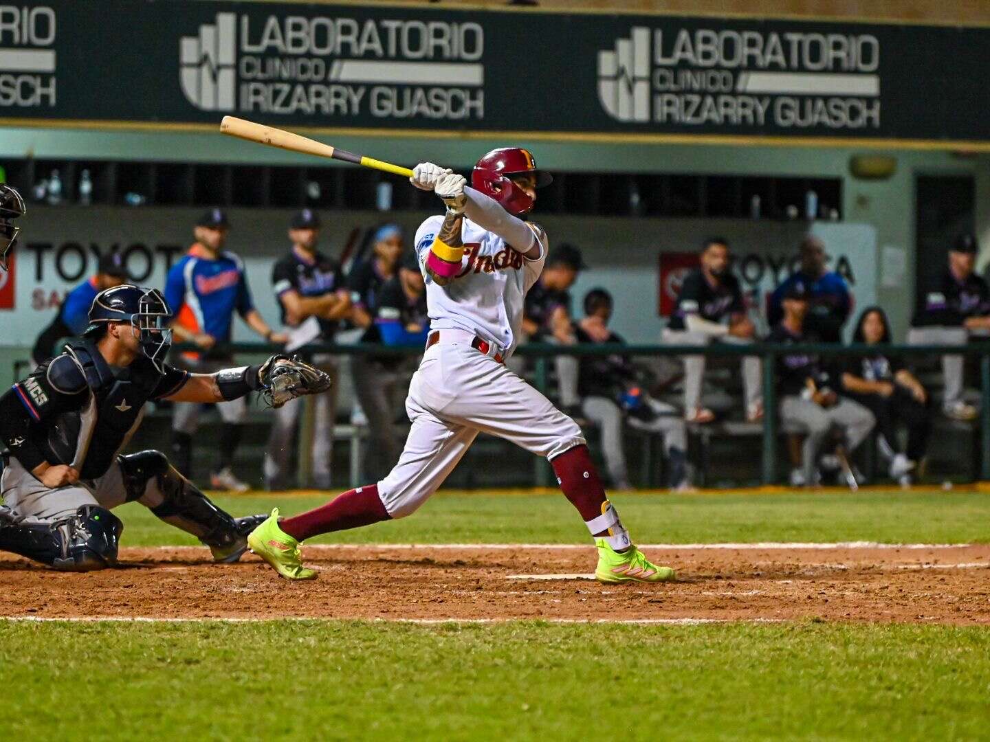 Indios pican al frente en la serie final