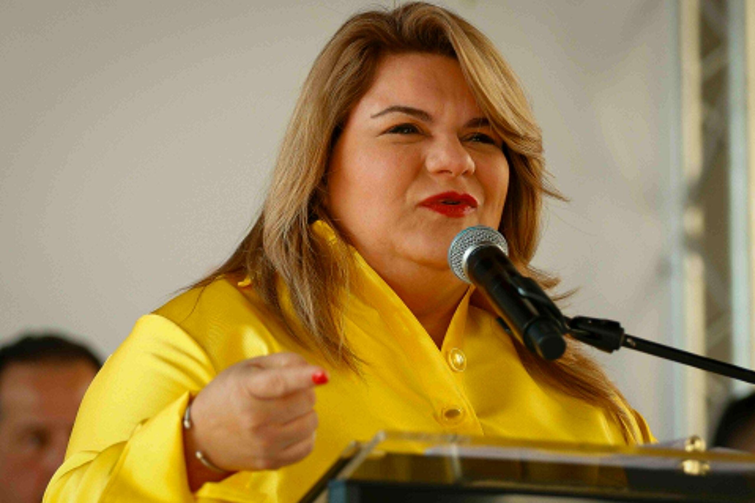 Jenniffer González contenta con la residencia de Bad Bunny