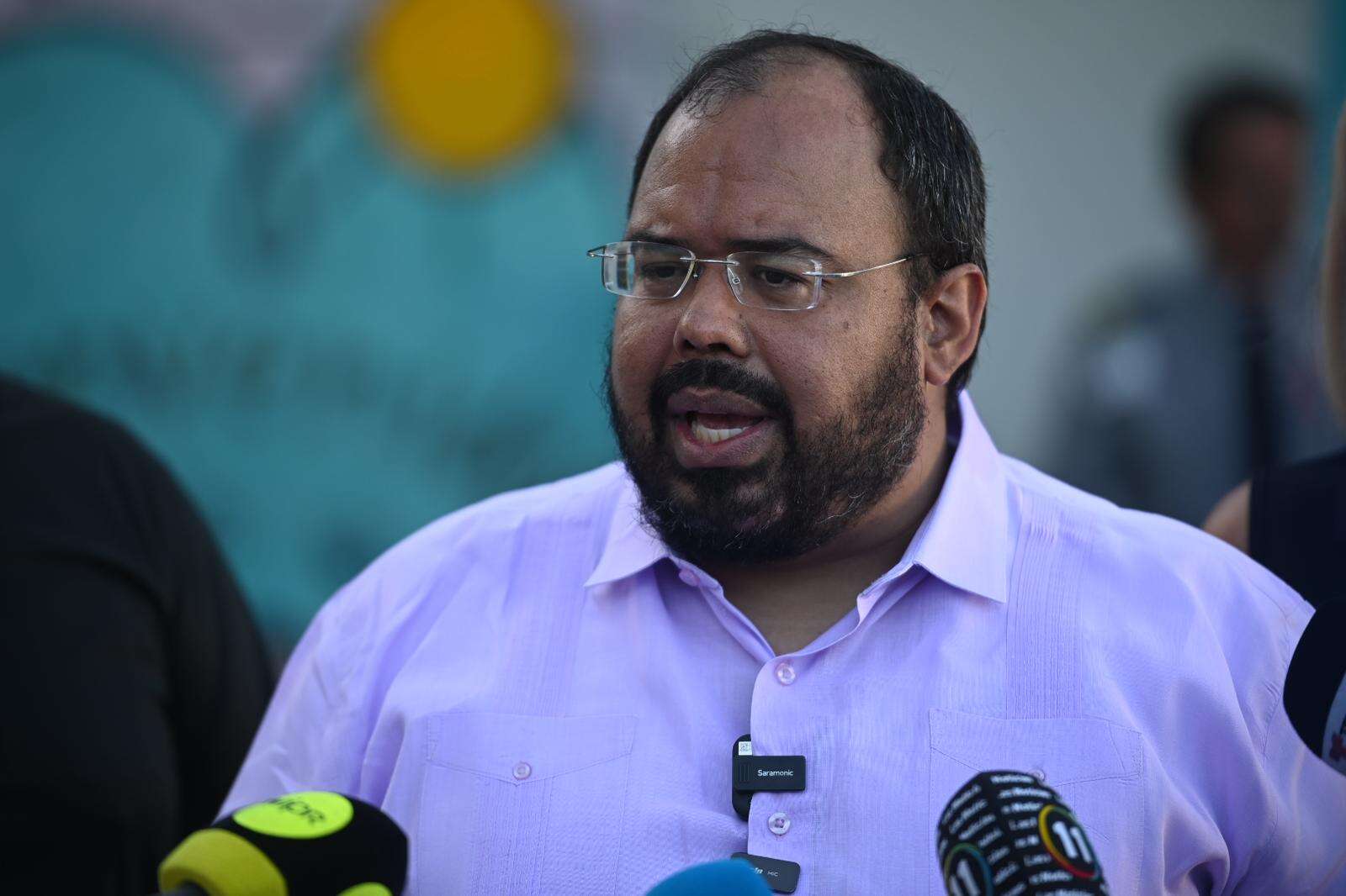 “Nos frustra a todos”, dice Ramos Parés sobre estado de las escuelas en primer día de clases