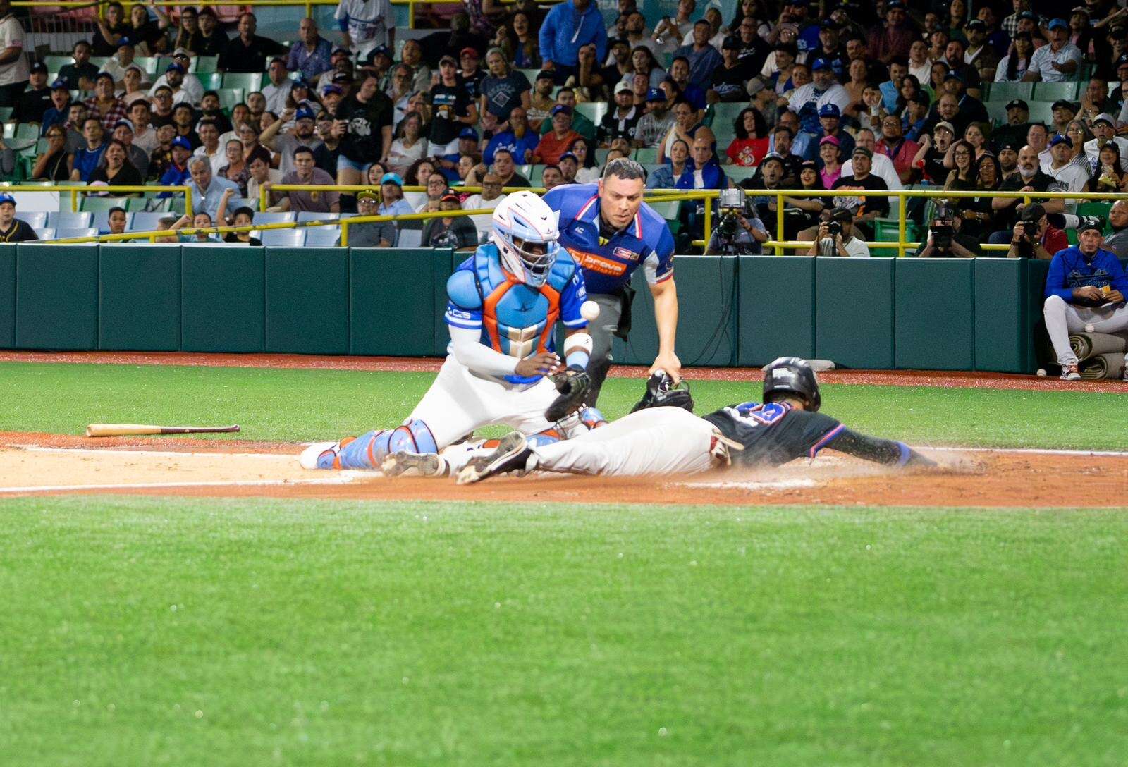 Senadores blanquean a Cangrejeros en primer choque de la semifinal B