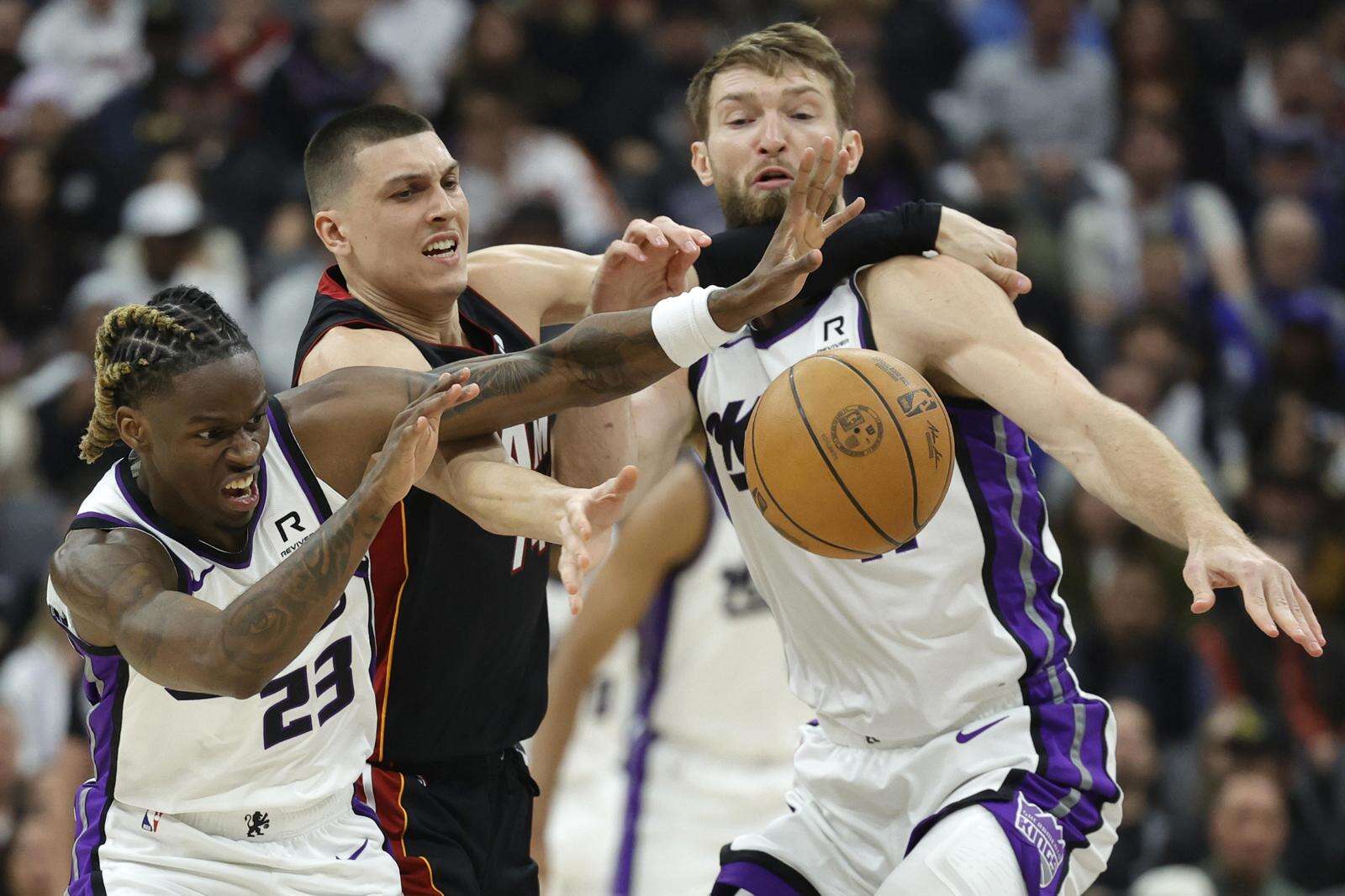 Despiertan los Suns, pero los Mavericks siguen perdiendo sin Doncic