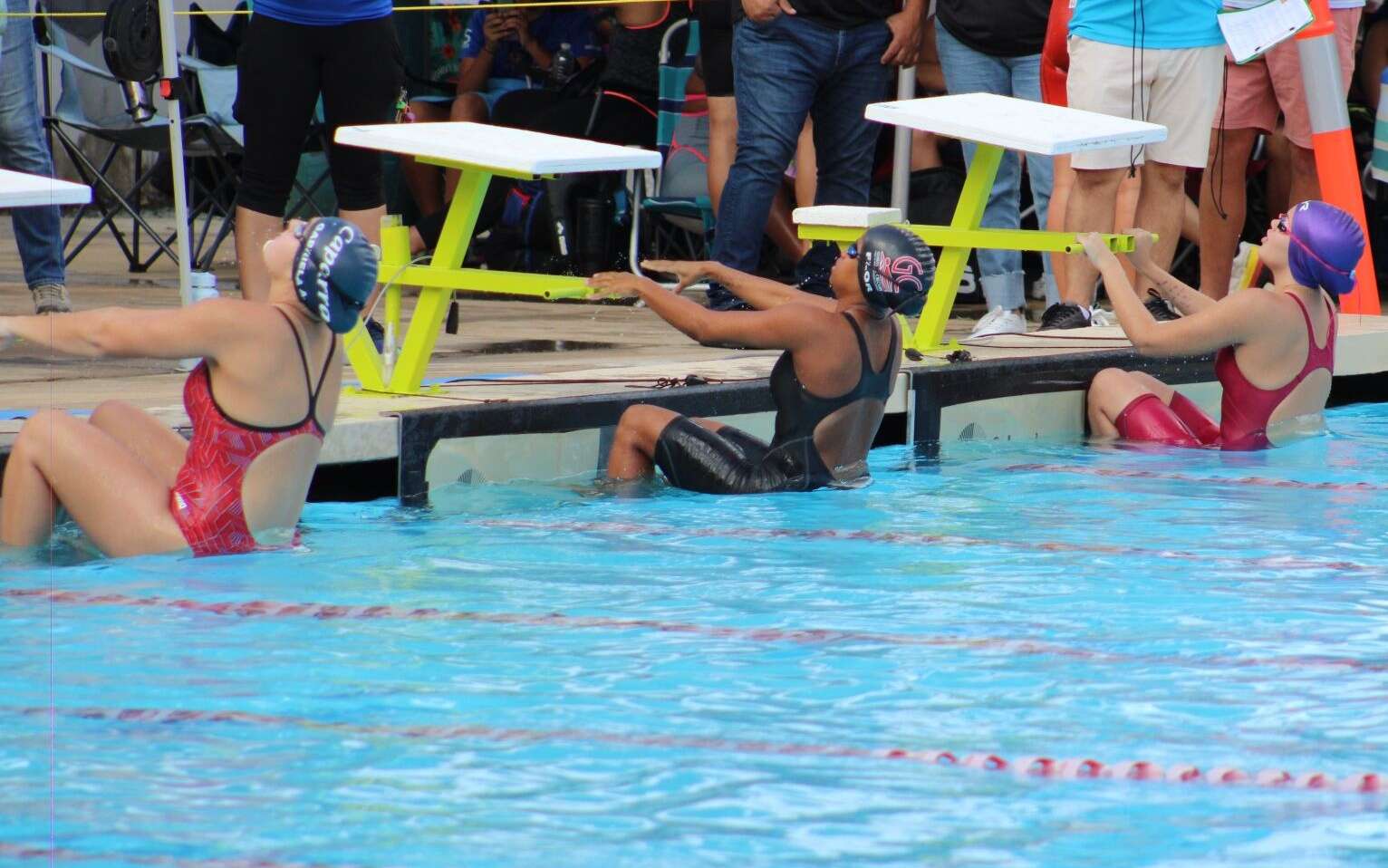 Concurrido el inicio de la temporada de natación en piscina larga