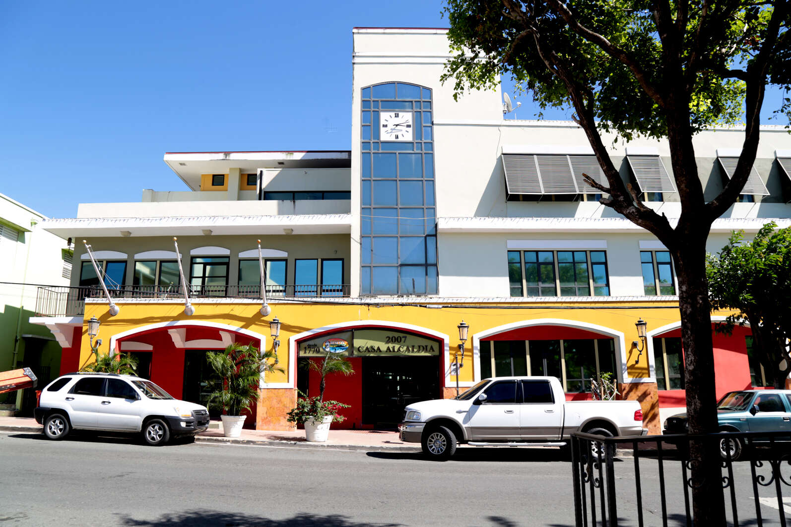 Contralora revela irregularidades en contratos y compras del municipio de Rincón